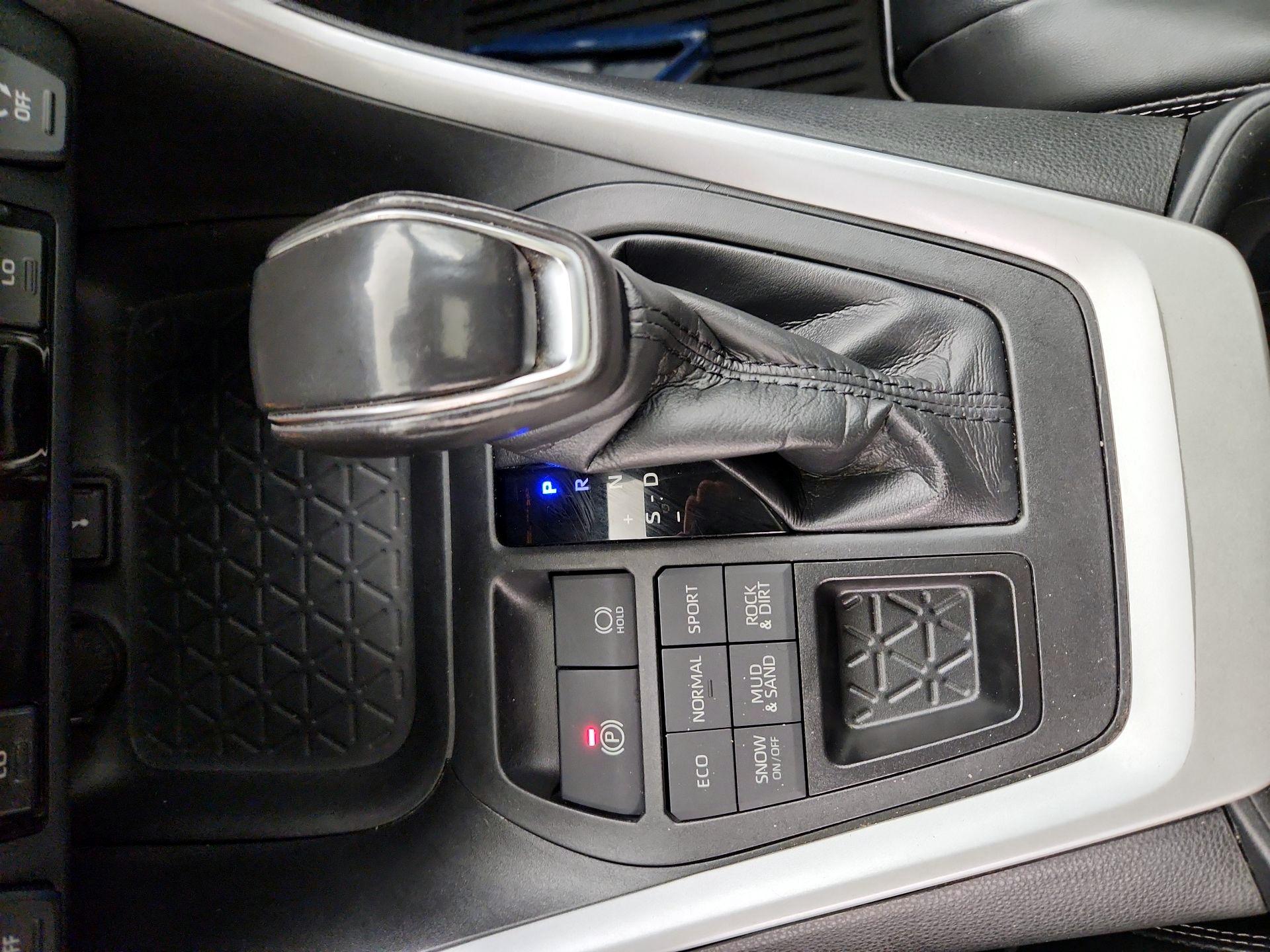 Thumbnail: 2020 Toyota RAV4 - 18