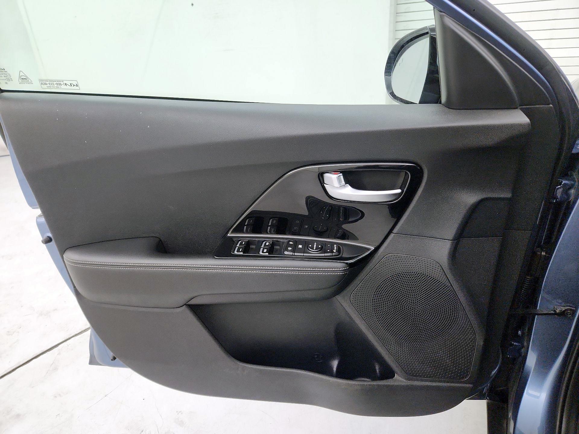 Thumbnail: 2022 Kia Niro - 12