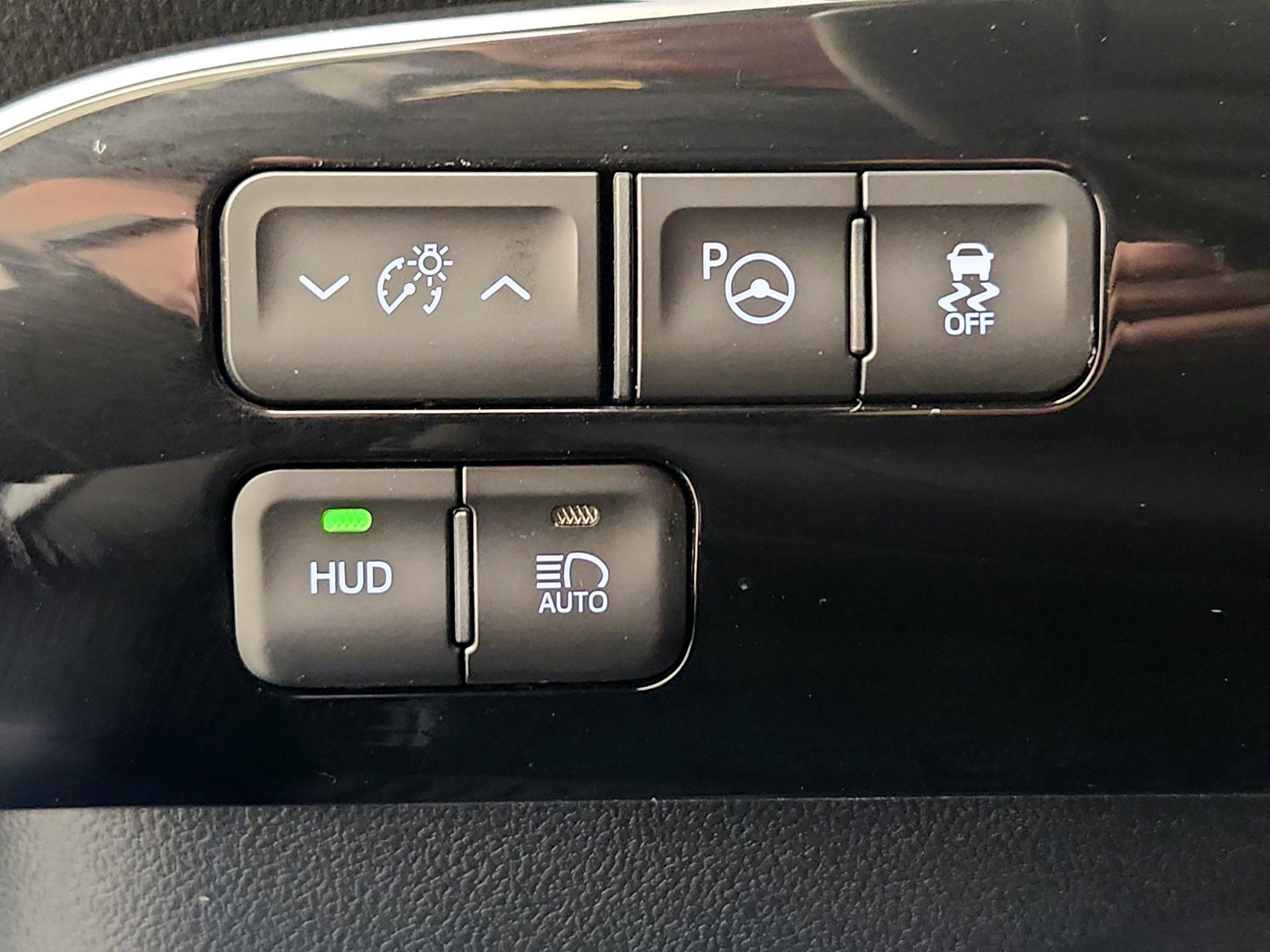 Thumbnail: 2018 Toyota Prius - 13
