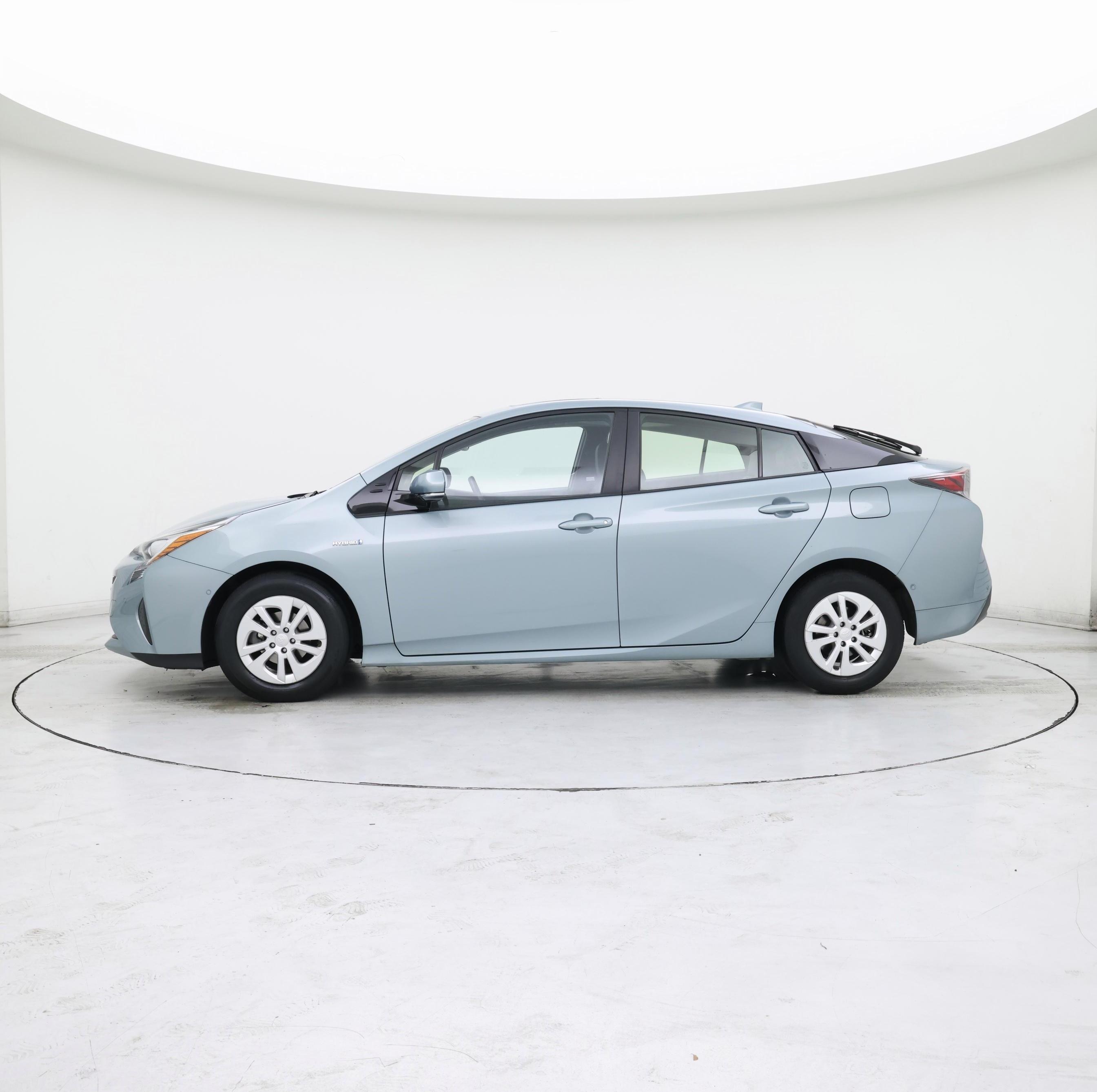 Thumbnail: 2018 Toyota Prius - 3