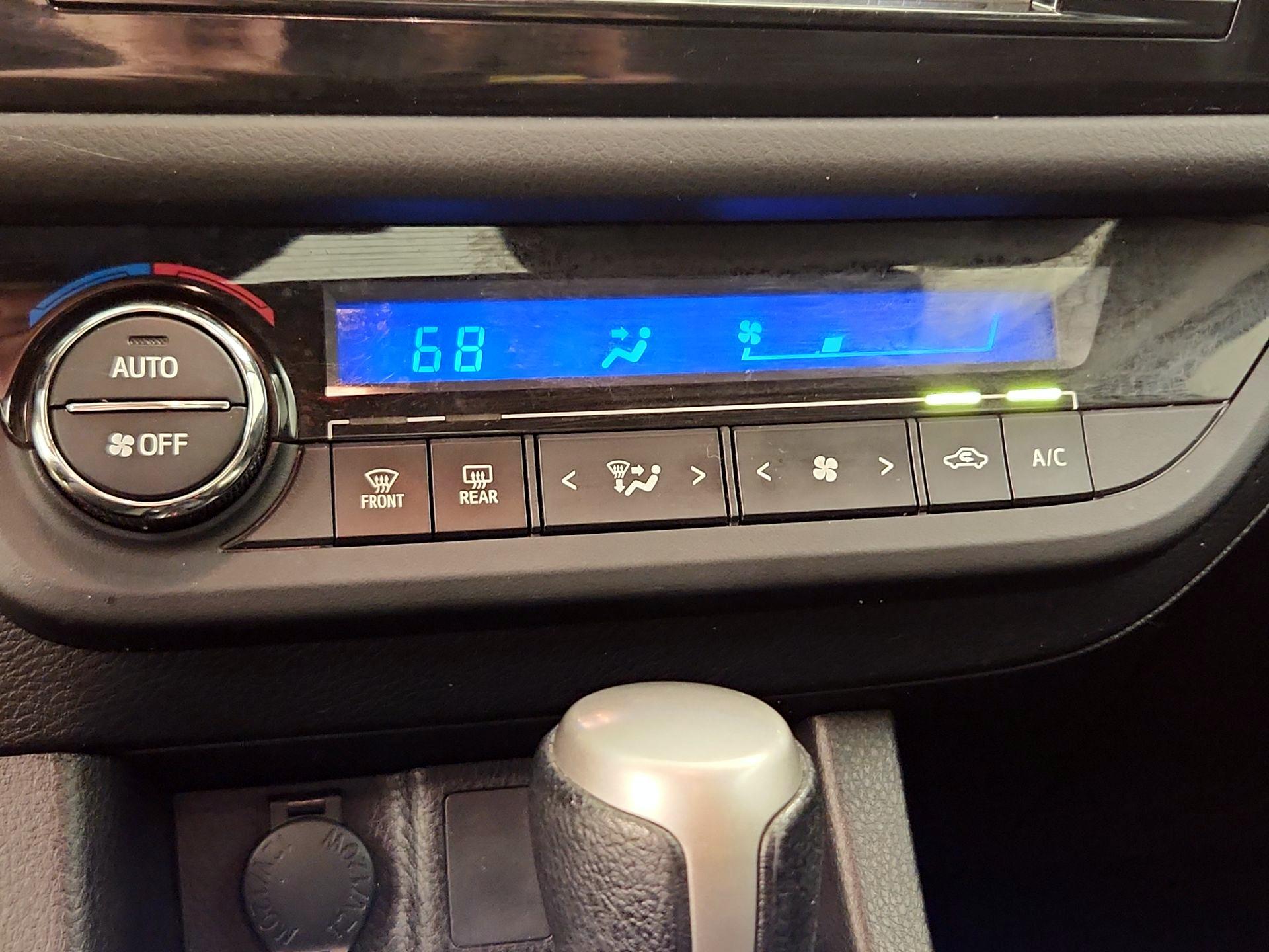 Thumbnail: 2016 Toyota Corolla - 16