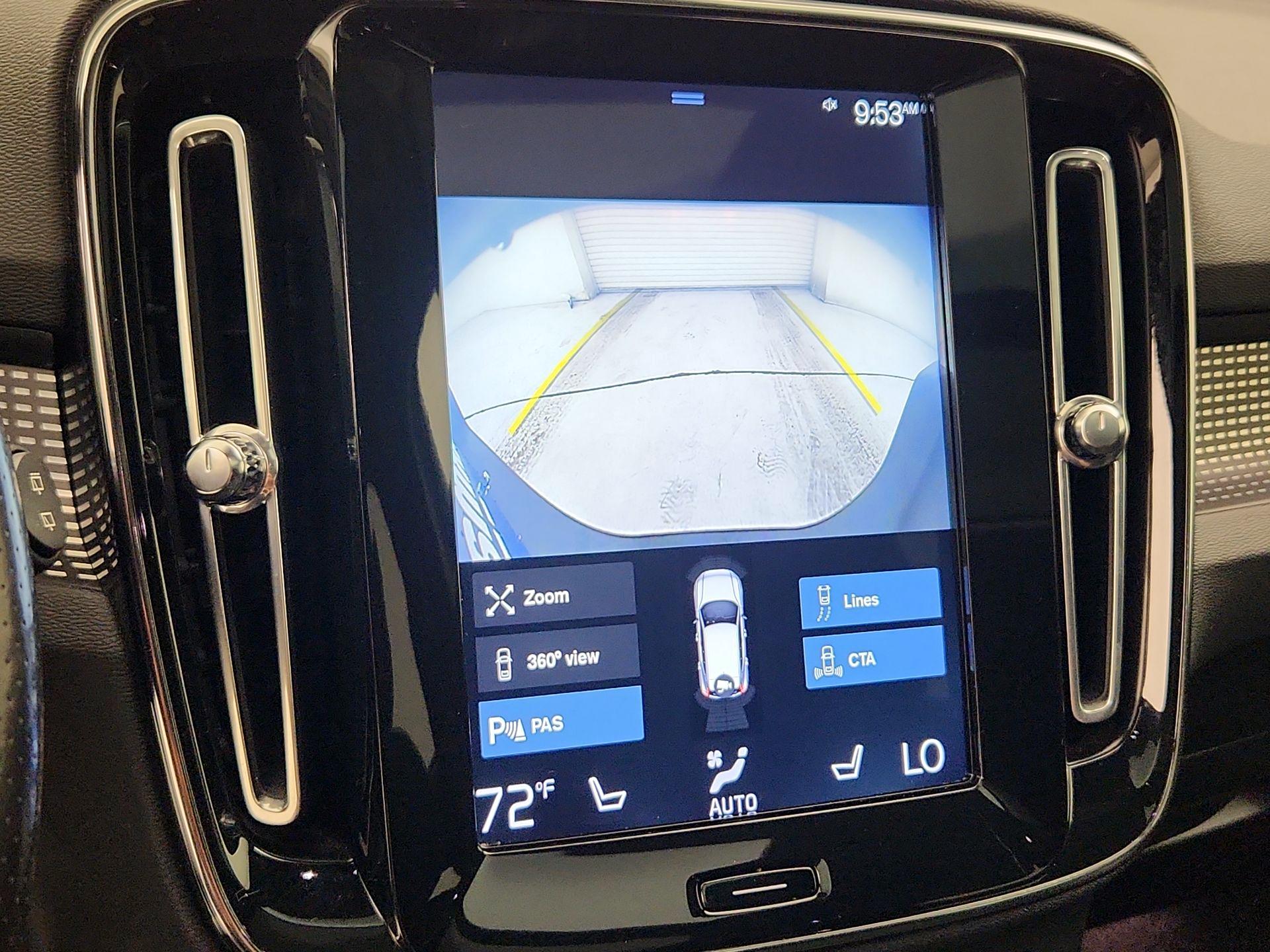 Thumbnail: 2021 Volvo XC40 - 15