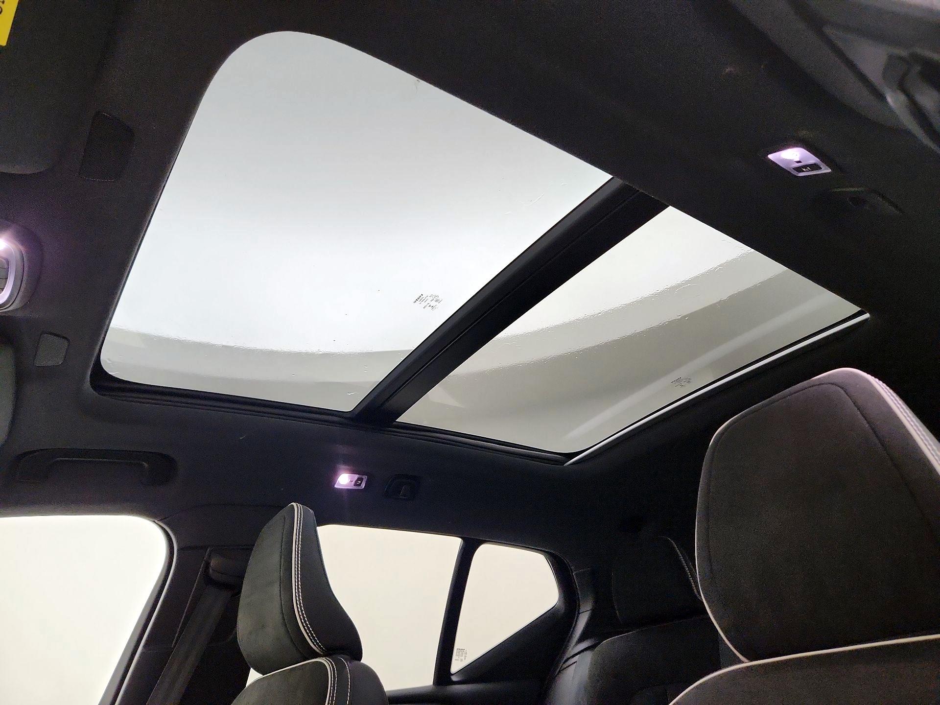 Thumbnail: 2021 Volvo XC40 - 20