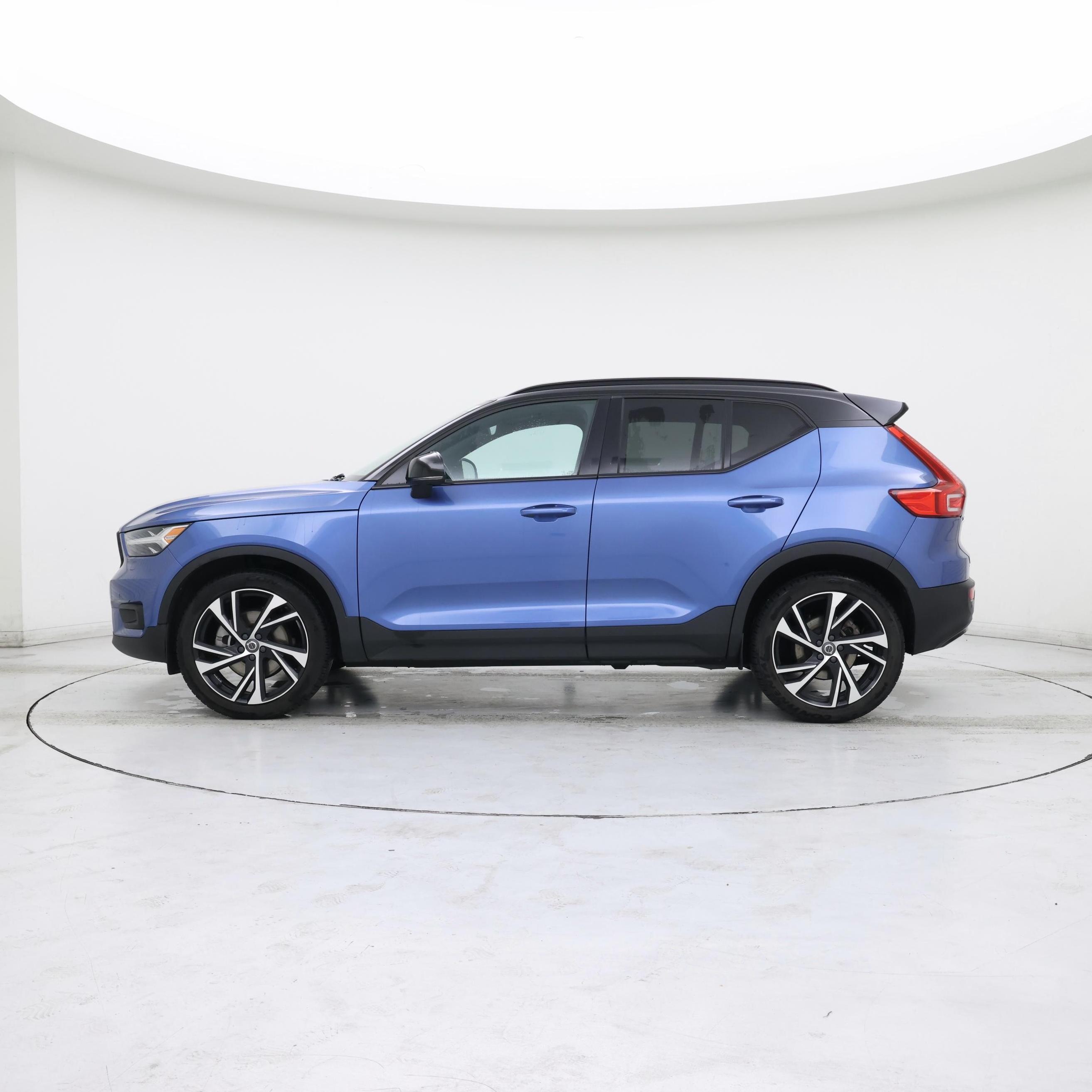 Thumbnail: 2021 Volvo XC40 - 3