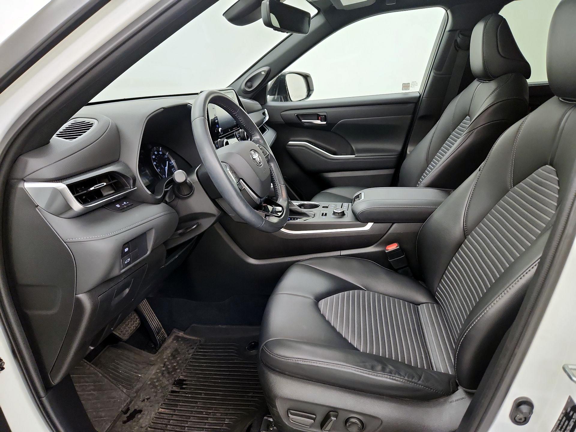 Thumbnail: 2021 Toyota Highlander - 11