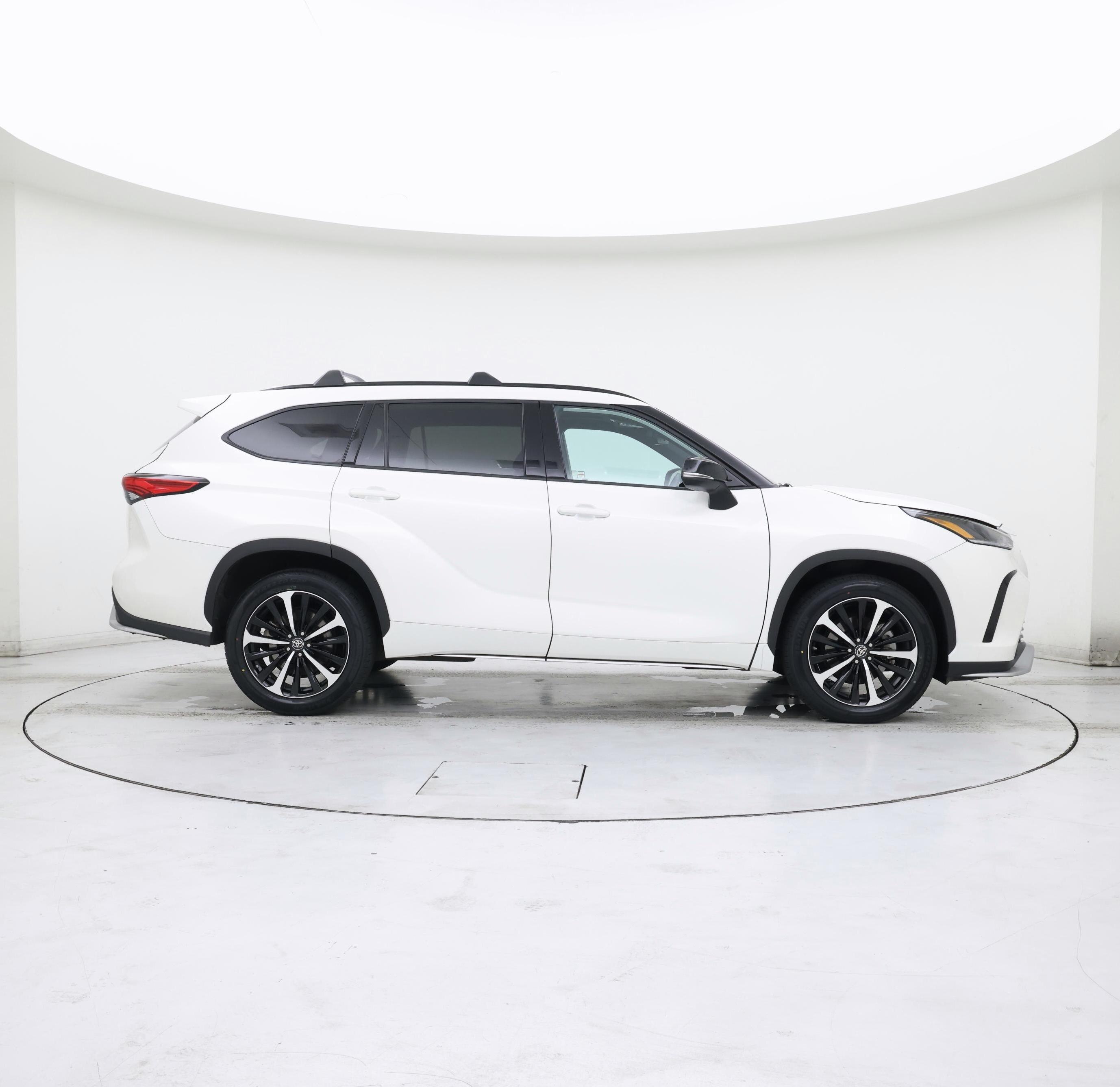 Thumbnail: 2021 Toyota Highlander - 7