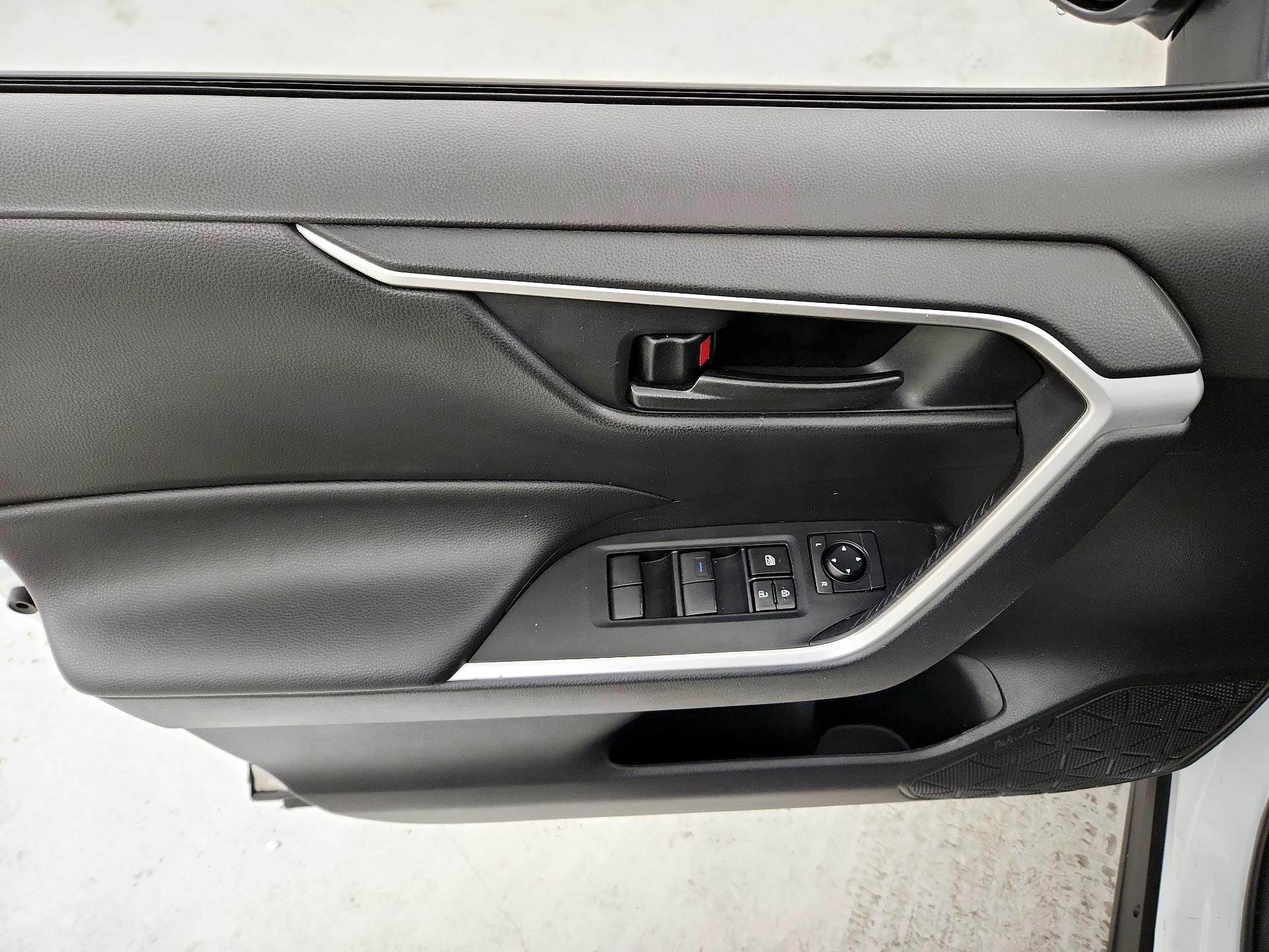 Thumbnail: 2021 Toyota RAV4 - 12