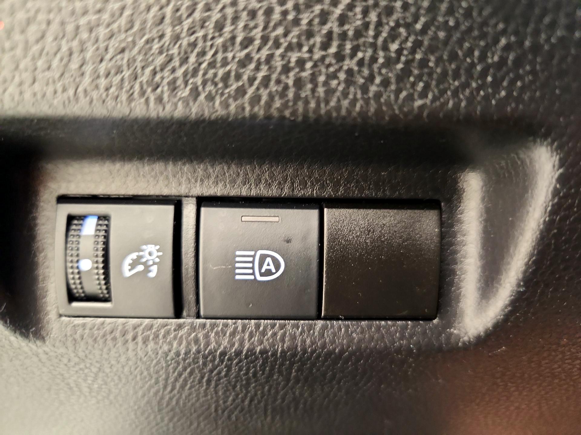 Thumbnail: 2021 Toyota RAV4 - 13
