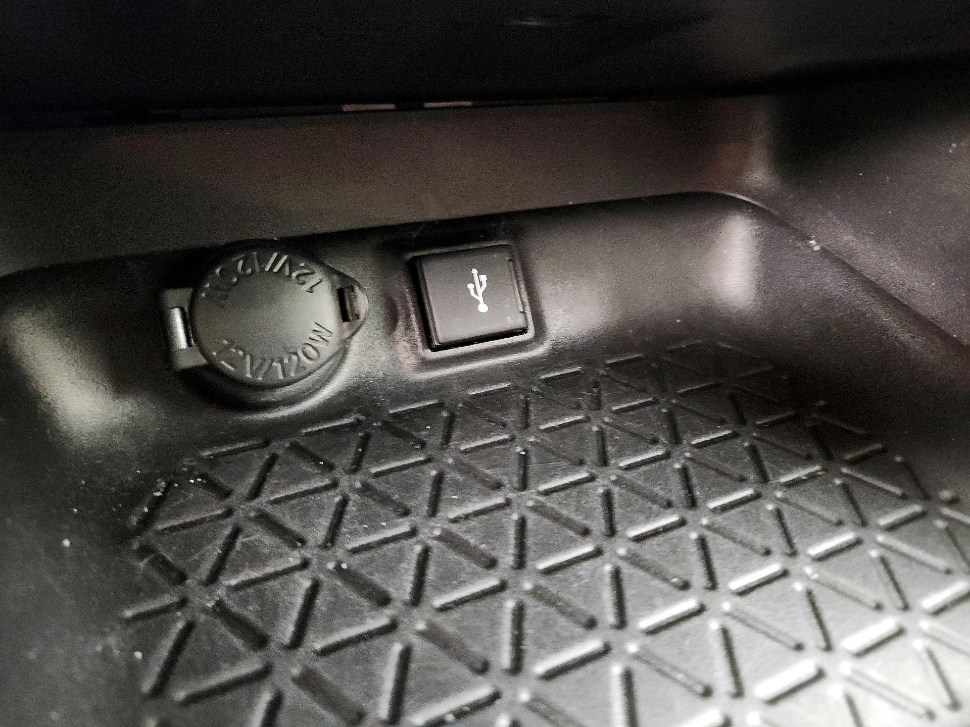 Thumbnail: 2021 Toyota RAV4 - 19