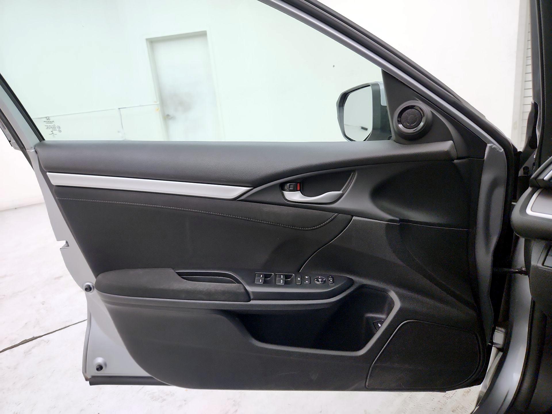 Thumbnail: 2016 Honda Civic - 12