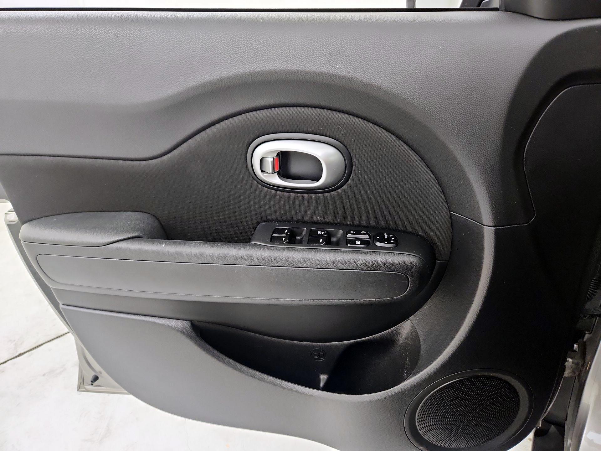 Thumbnail: 2016 Kia Soul - 12