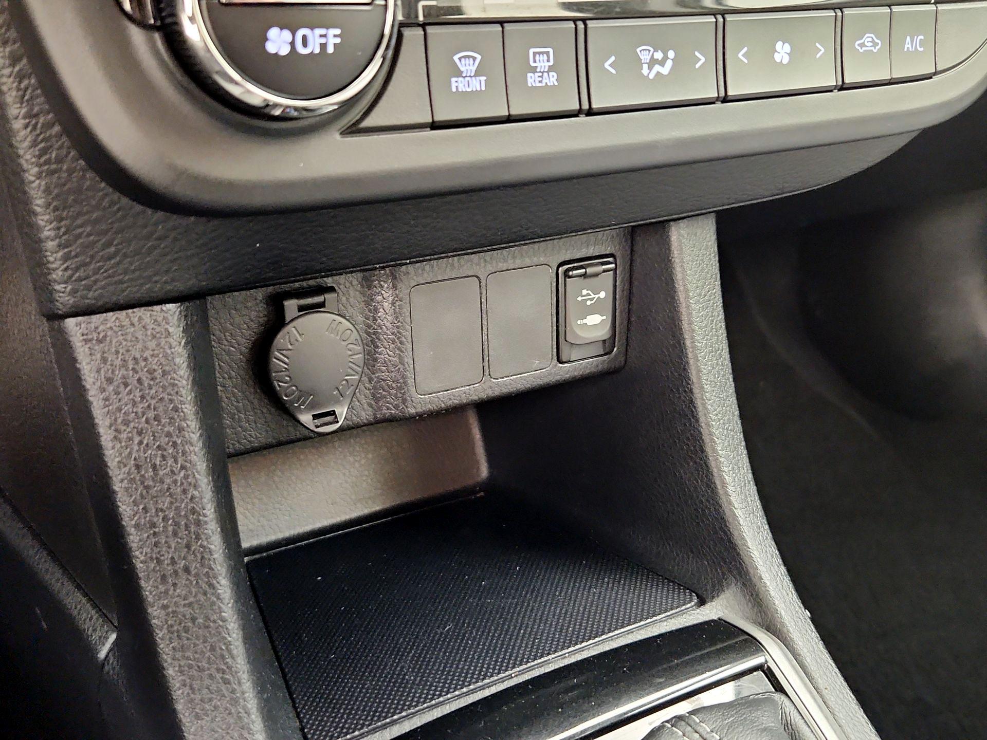Thumbnail: 2015 Toyota Corolla - 18