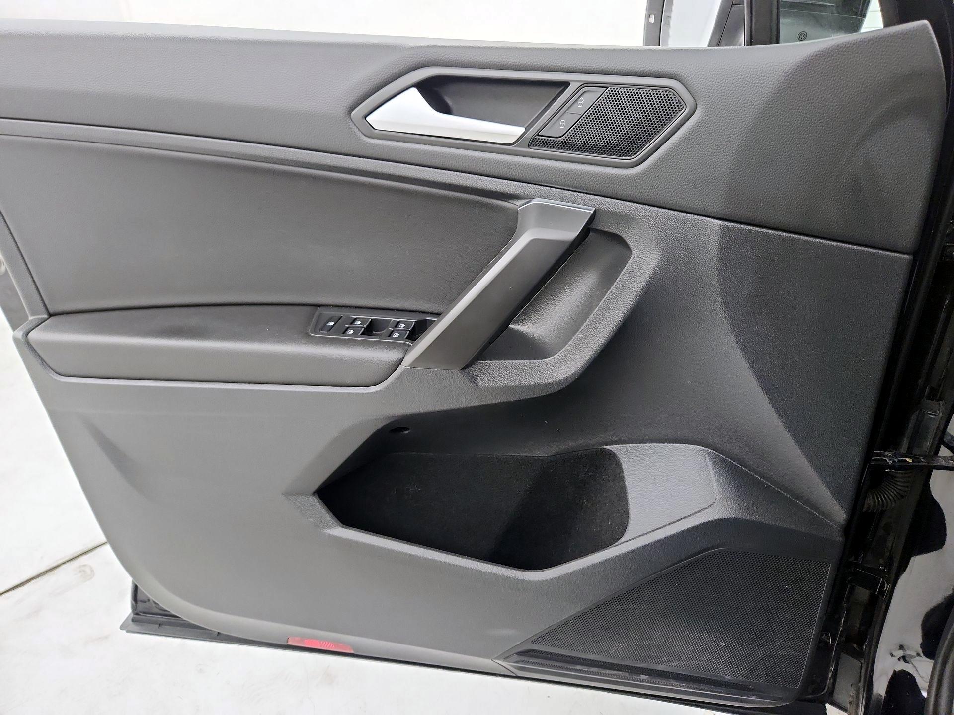 Thumbnail: 2021 Volkswagen Tiguan - 12