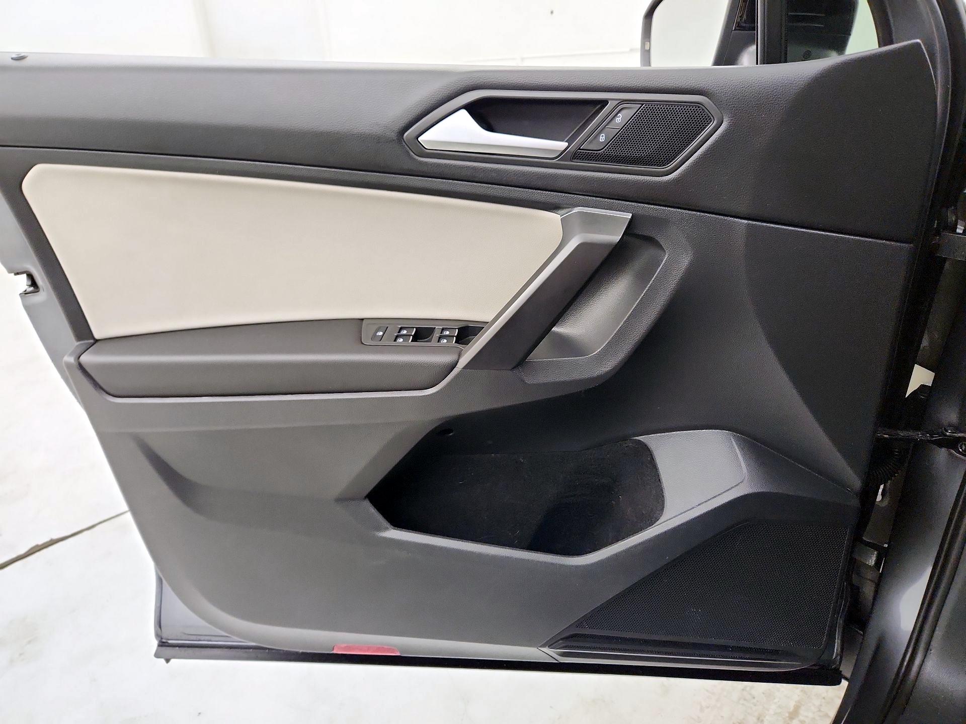 Thumbnail: 2021 Volkswagen Tiguan - 12