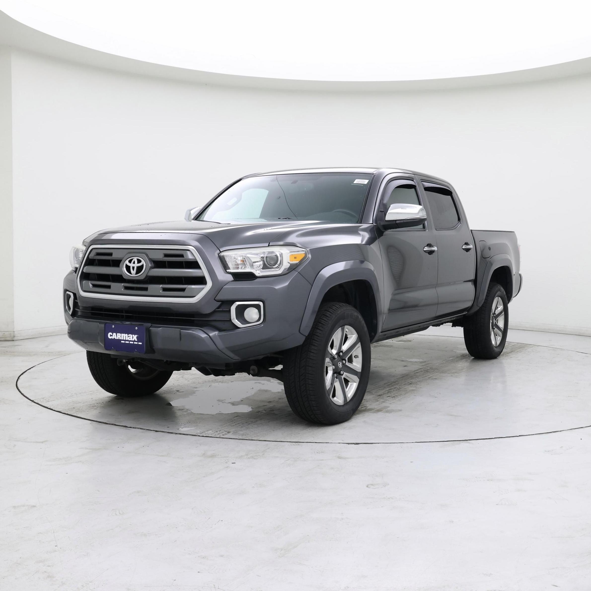 Thumbnail: 2017 Toyota Tacoma - 4