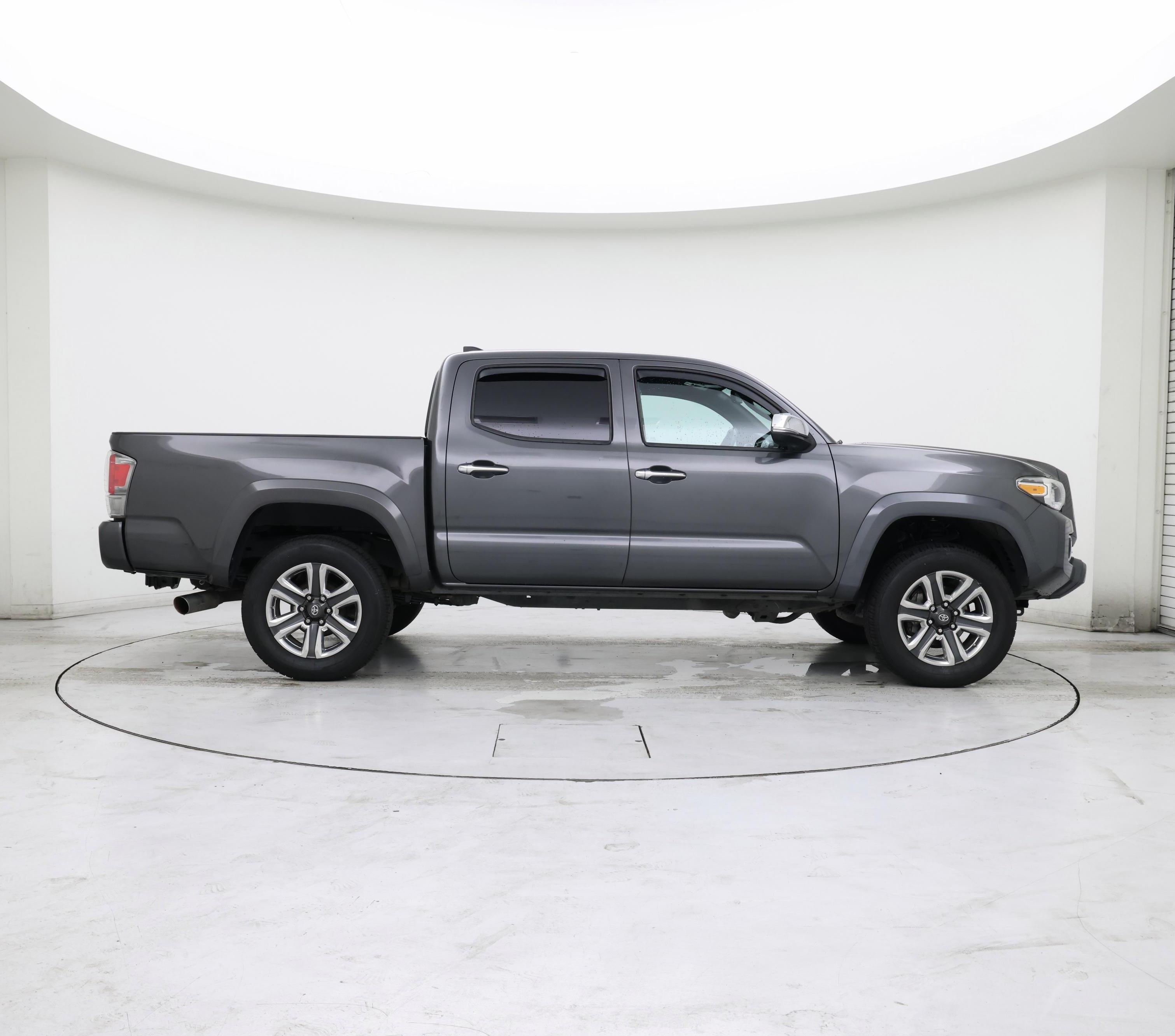 Thumbnail: 2017 Toyota Tacoma - 7