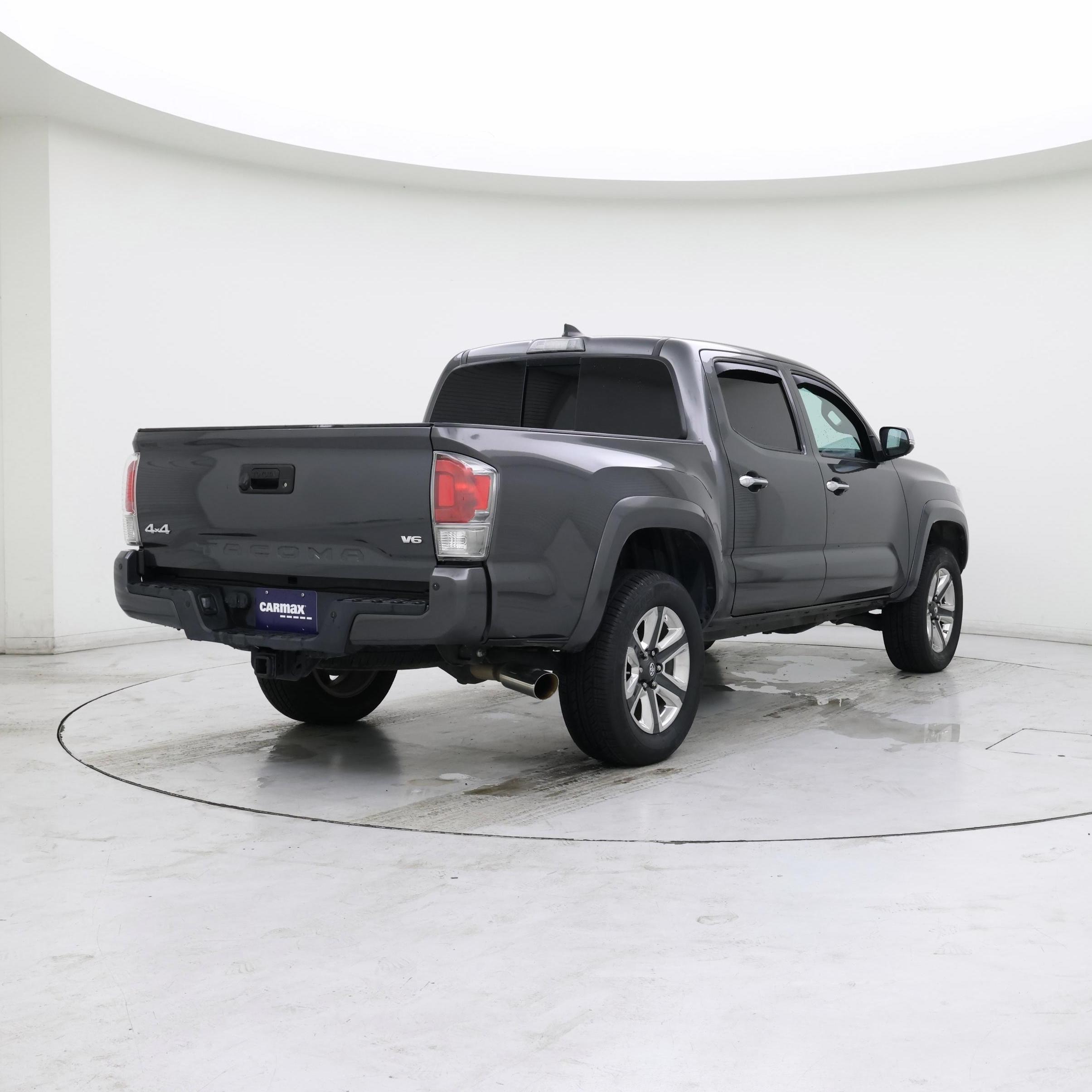 Thumbnail: 2017 Toyota Tacoma - 8