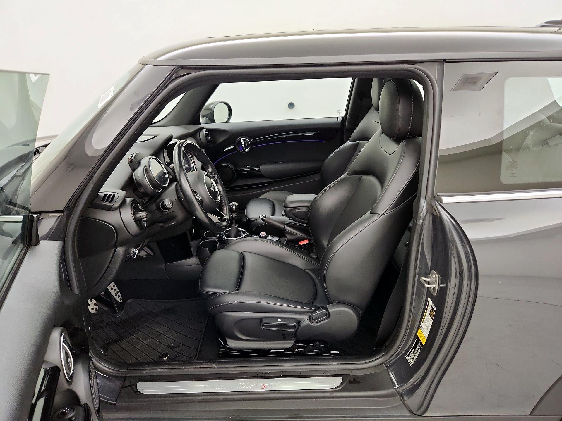 Thumbnail: 2016 MINI Cooper Hardtop - 11