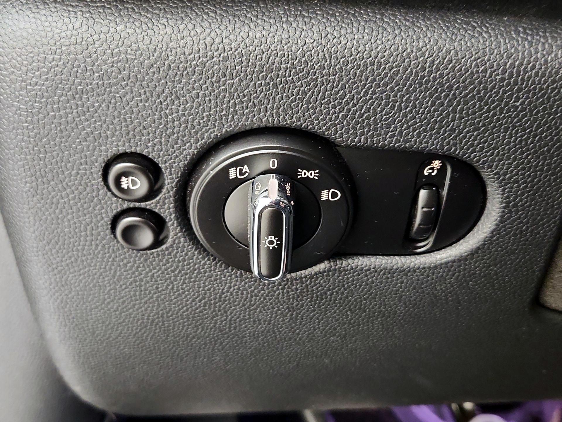 Thumbnail: 2016 MINI Cooper Hardtop - 13