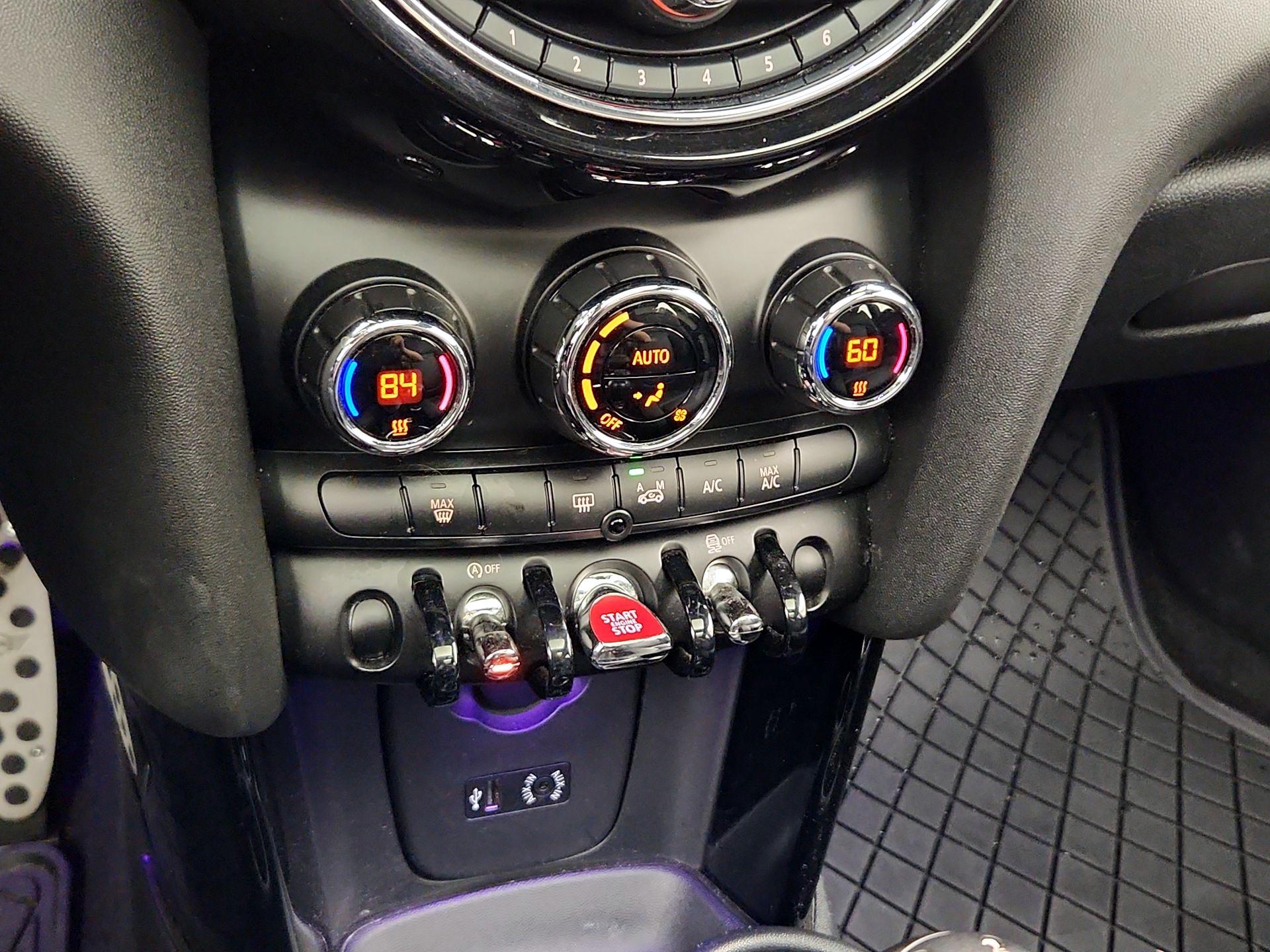 Thumbnail: 2016 MINI Cooper Hardtop - 15