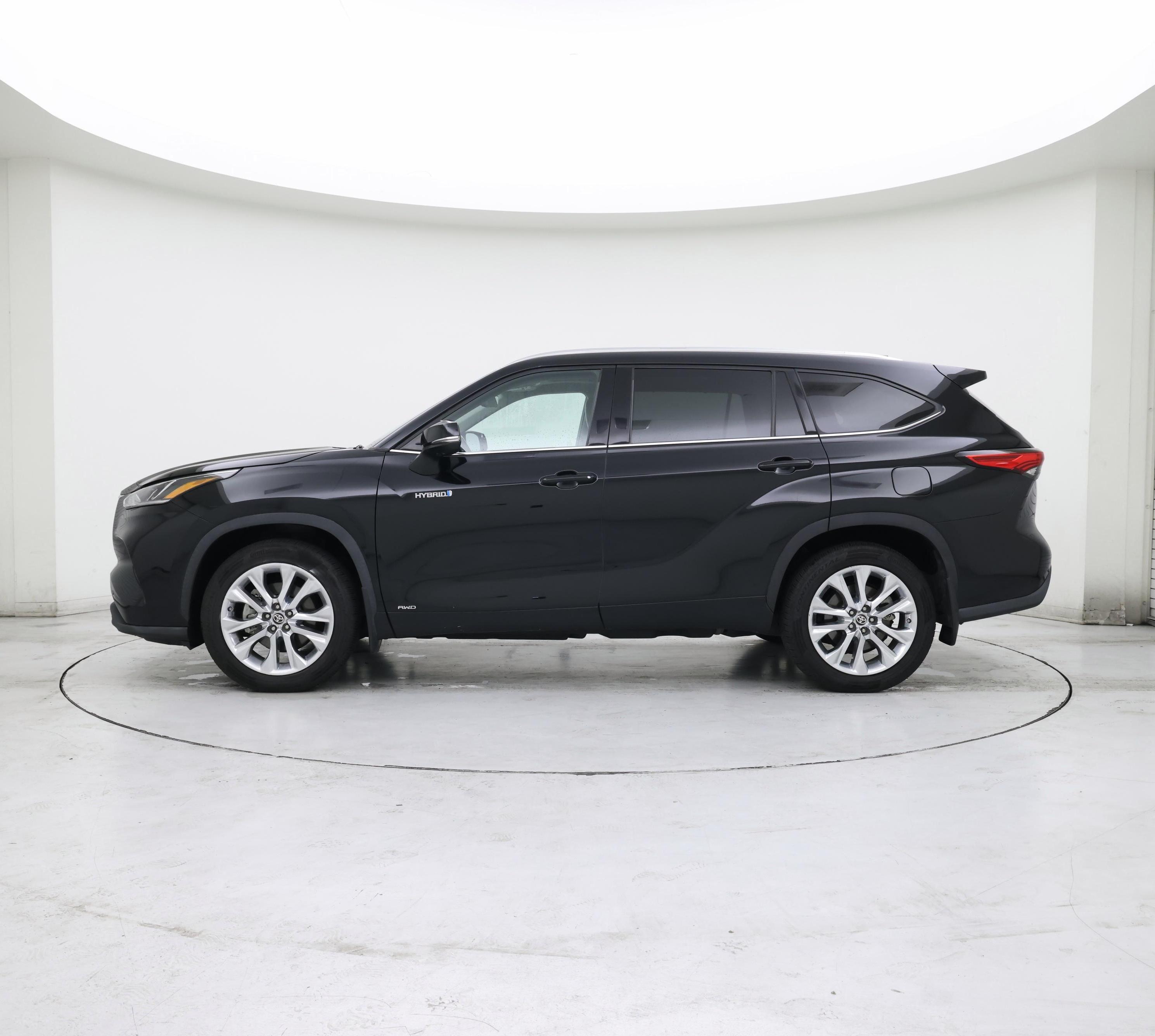 Thumbnail: 2021 Toyota Highlander - 3