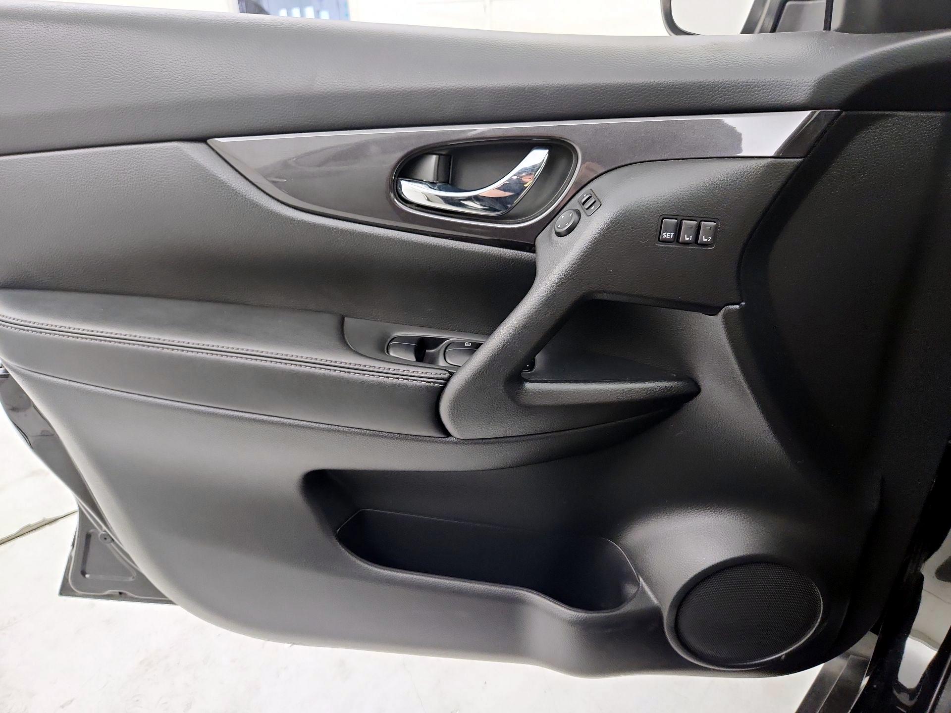 Thumbnail: 2018 Nissan Rogue - 12