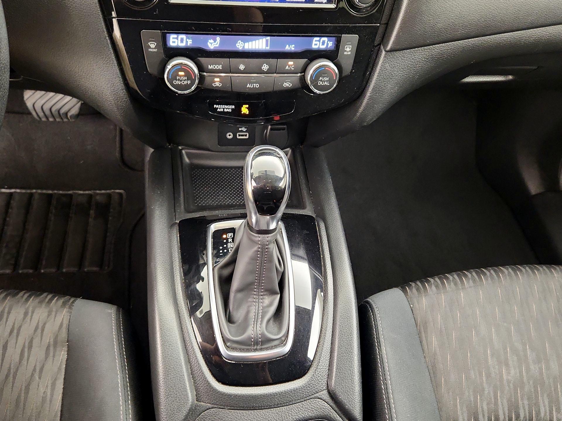 Thumbnail: 2018 Nissan Rogue - 18