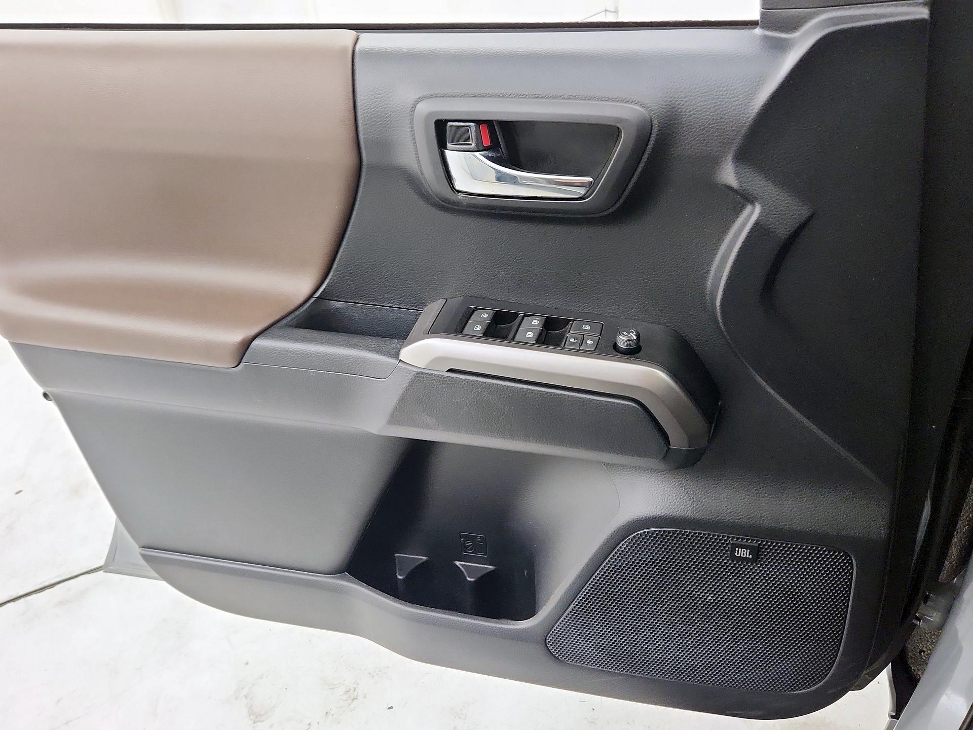 Thumbnail: 2021 Toyota Tacoma - 12