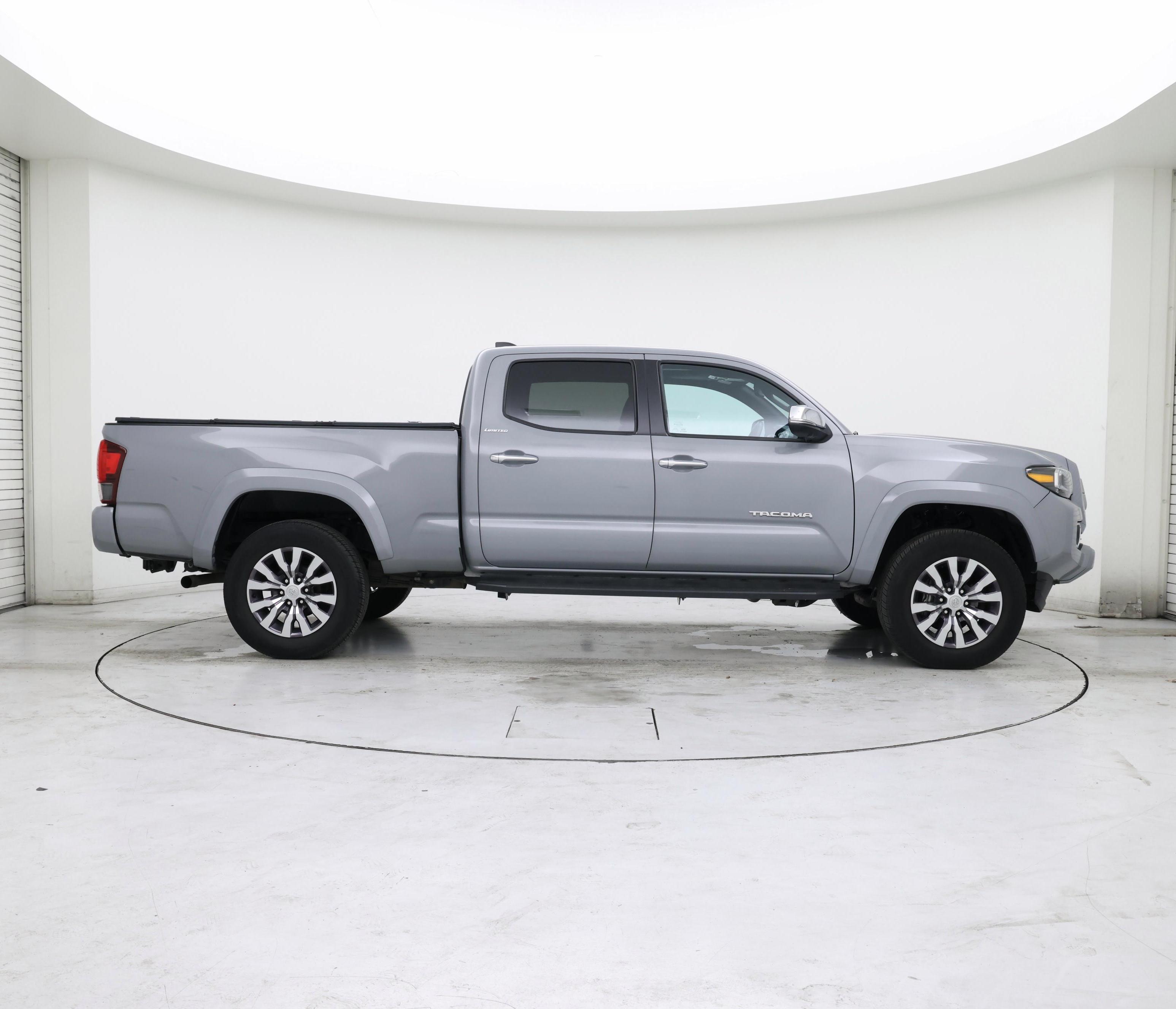 Thumbnail: 2021 Toyota Tacoma - 7