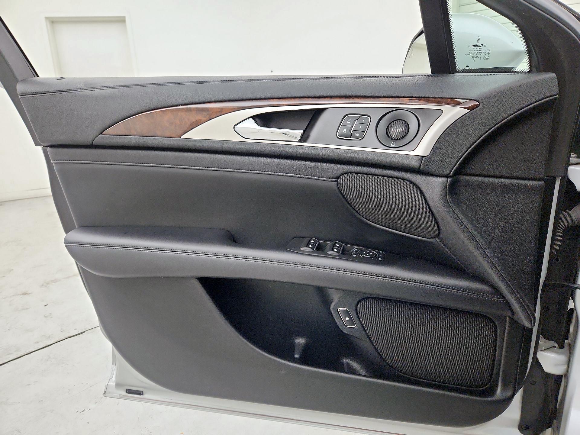 Thumbnail: 2019 Lincoln MKZ - 12