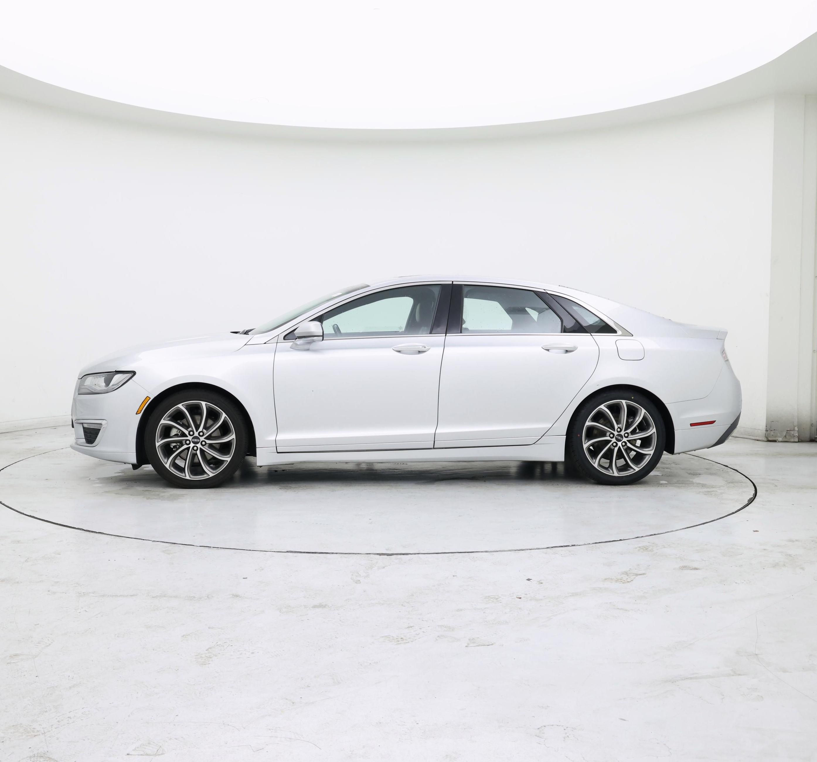 Thumbnail: 2019 Lincoln MKZ - 3