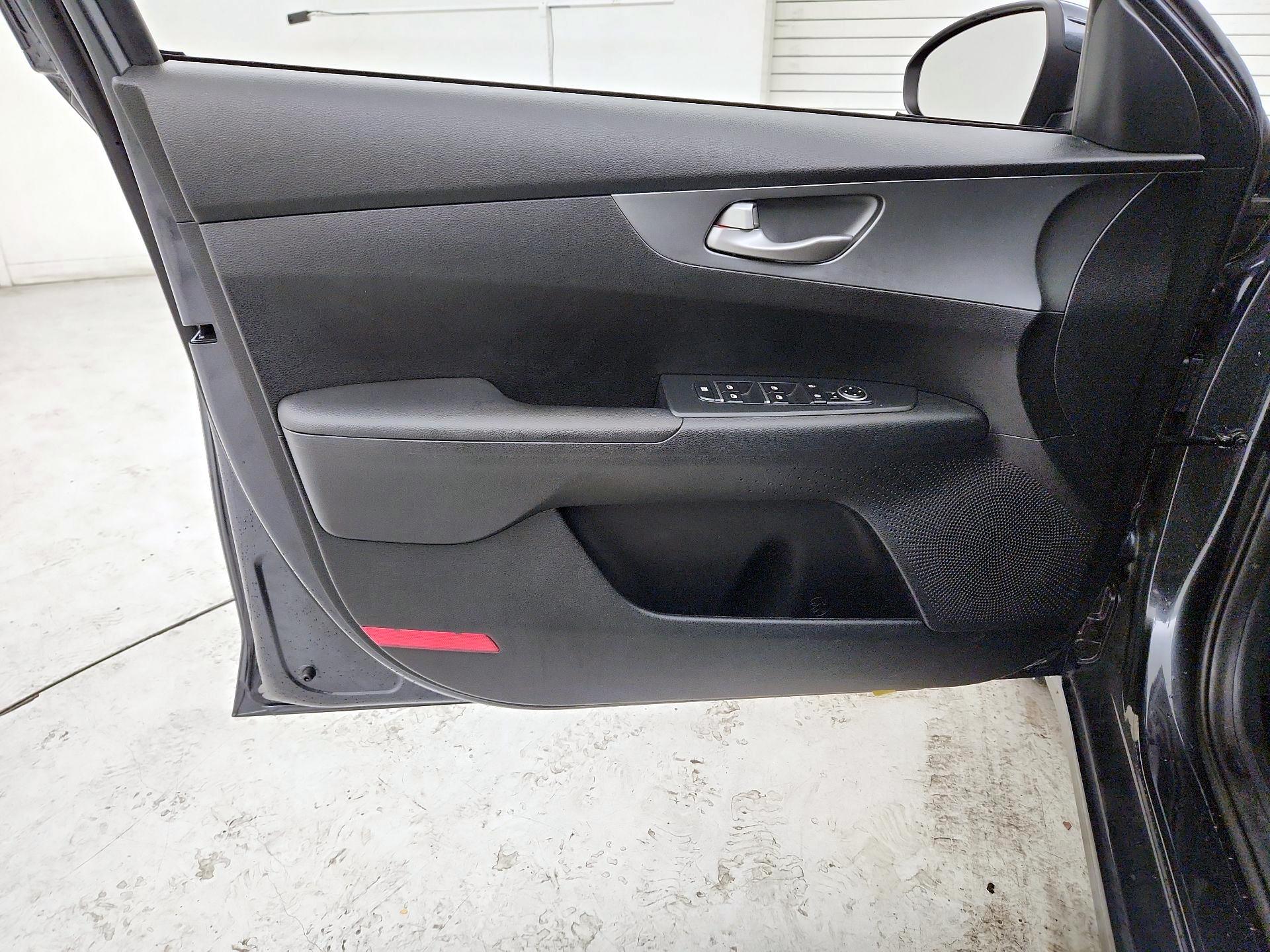 Thumbnail: 2019 Kia Forte - 12