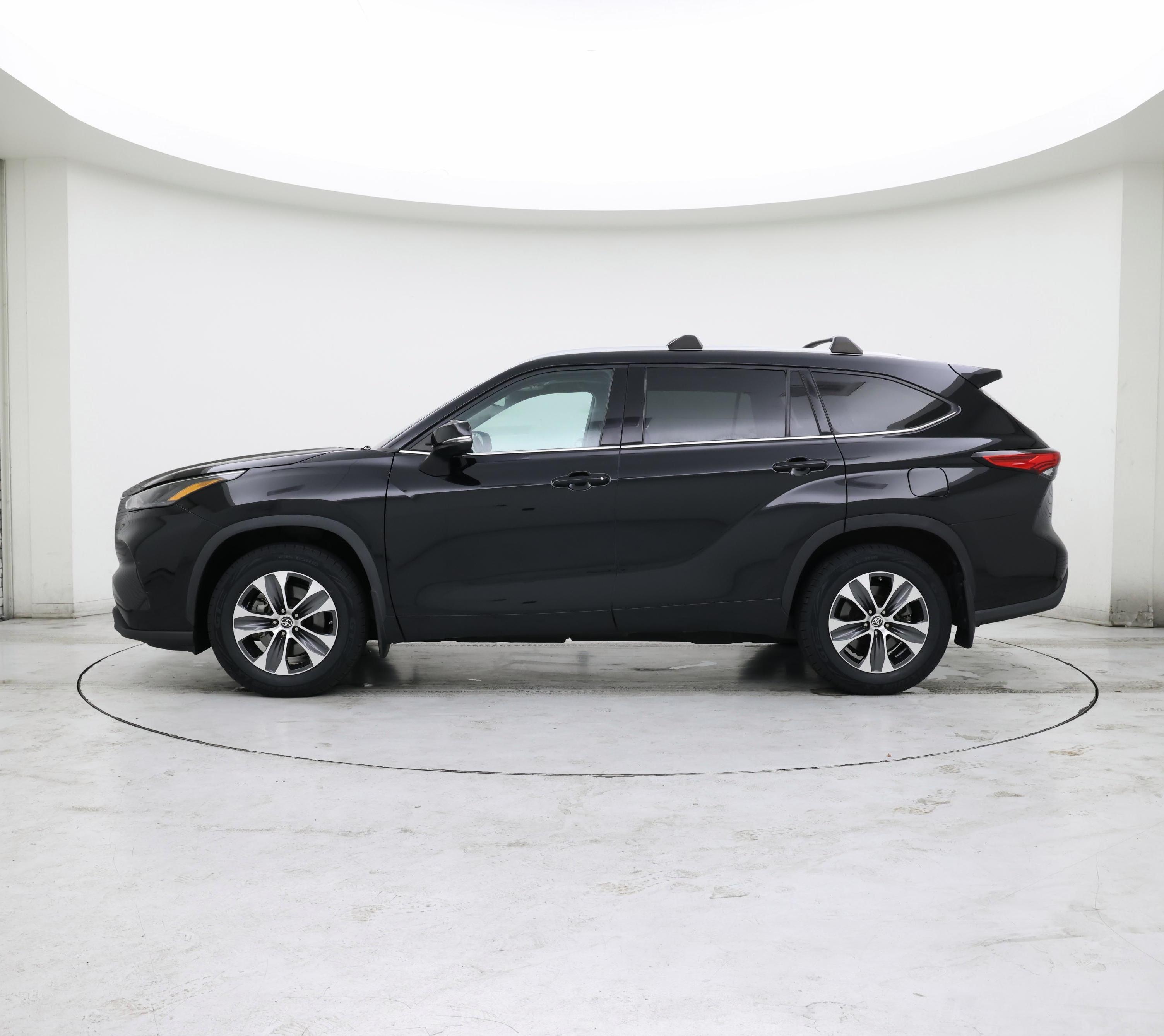 Thumbnail: 2022 Toyota Highlander - 3