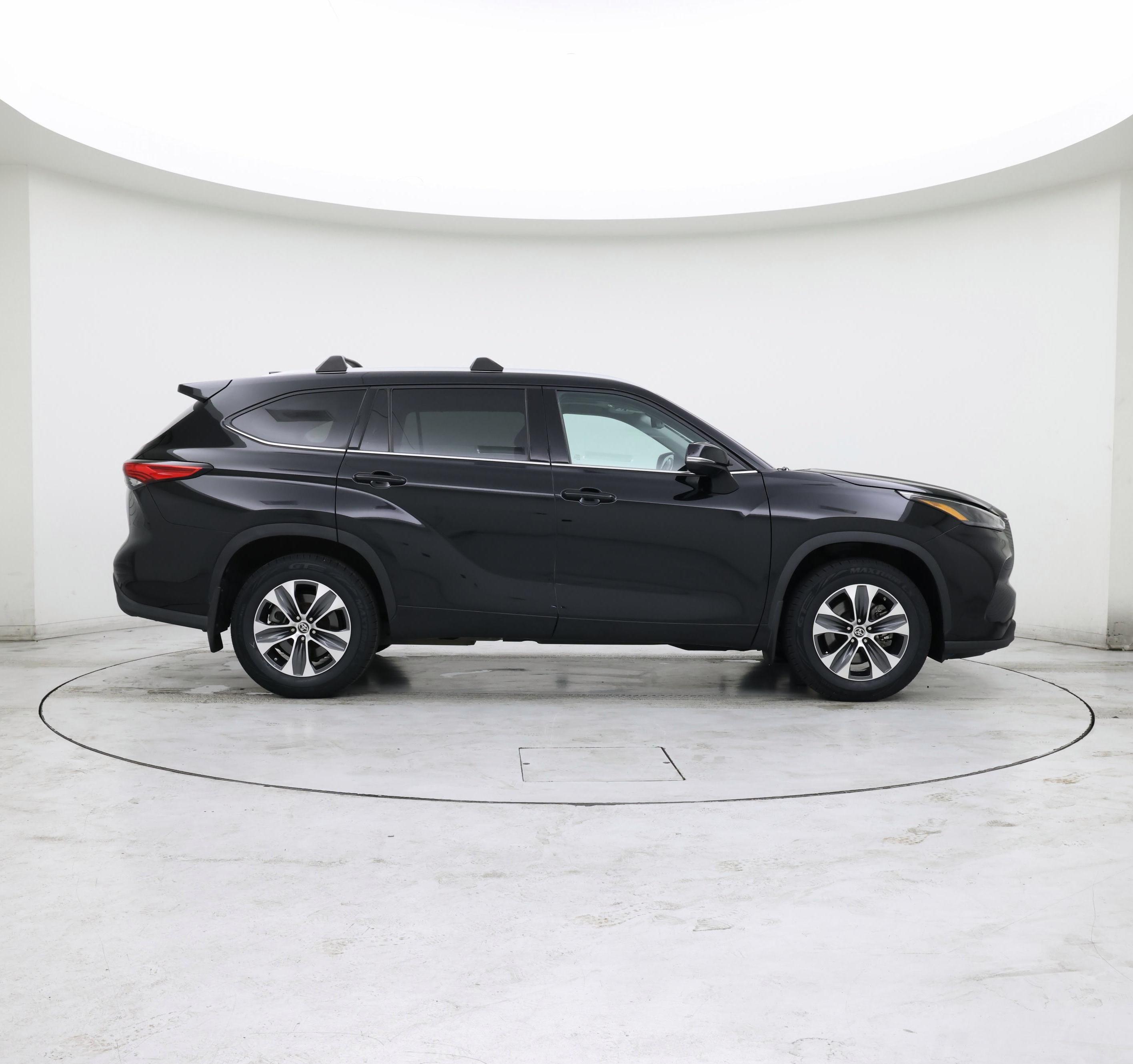 Thumbnail: 2022 Toyota Highlander - 7