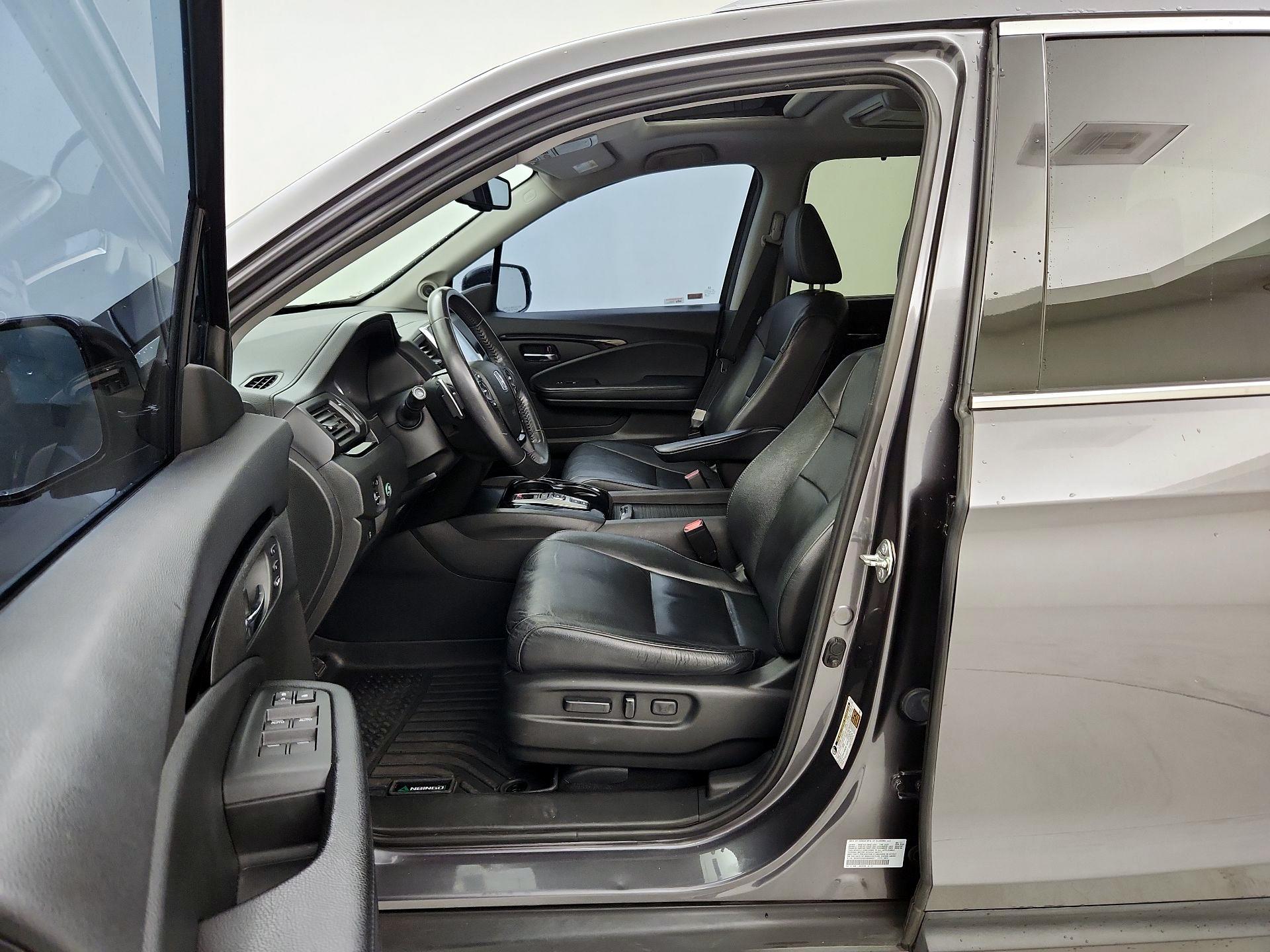 Thumbnail: 2017 Honda Pilot - 11