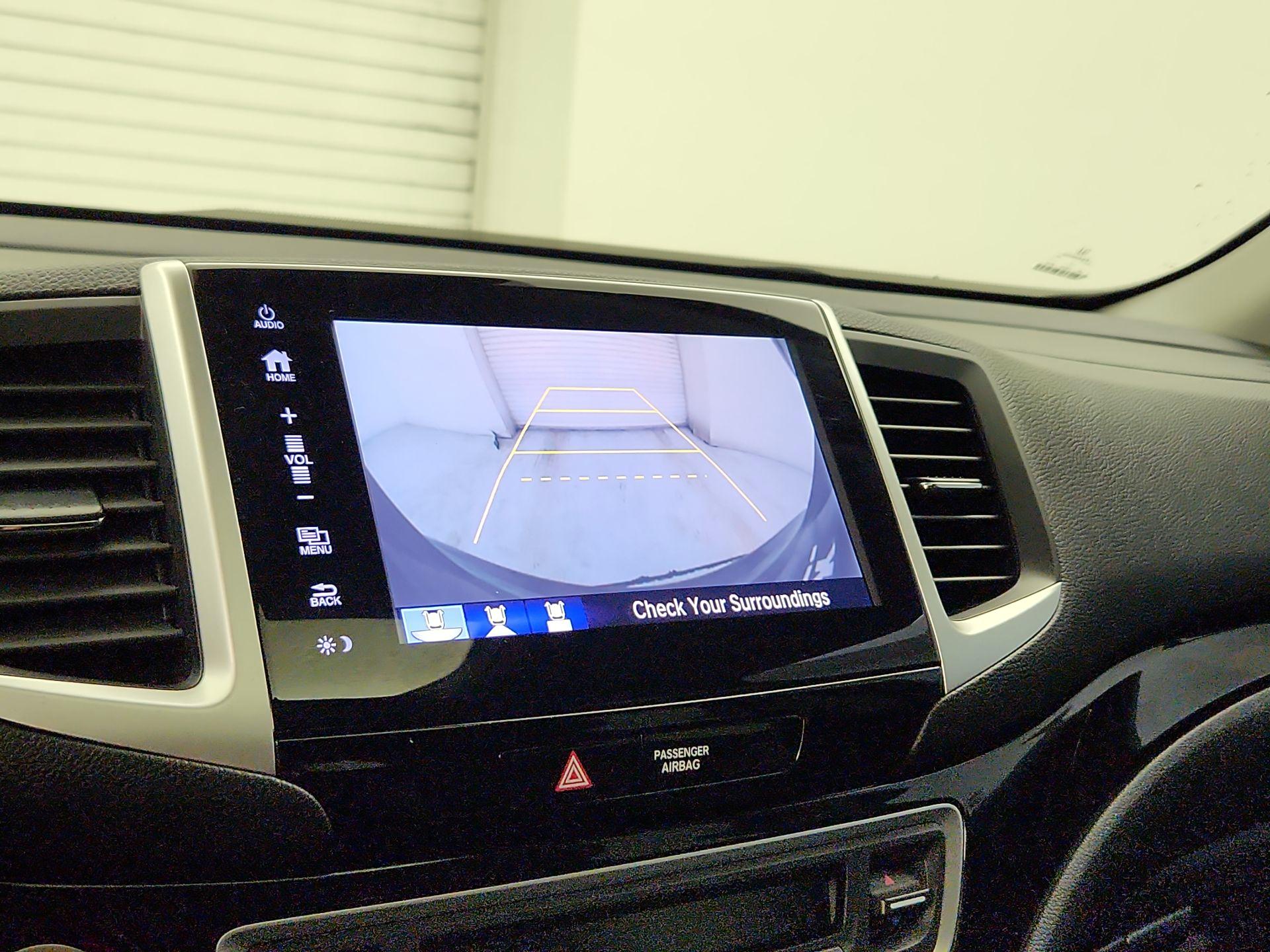 Thumbnail: 2017 Honda Pilot - 15