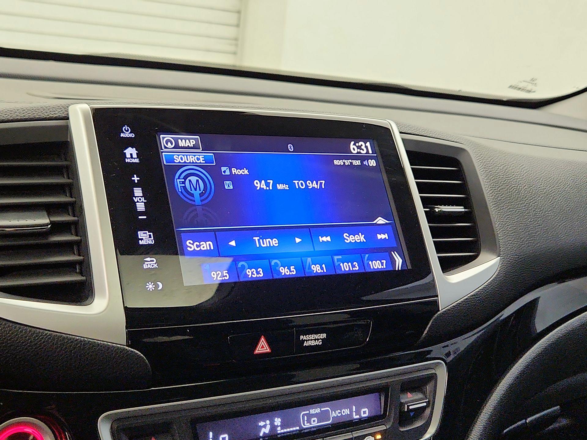 Thumbnail: 2017 Honda Pilot - 16