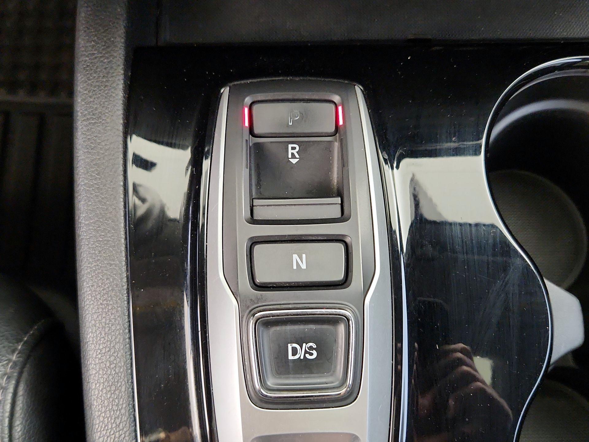 Thumbnail: 2017 Honda Pilot - 18
