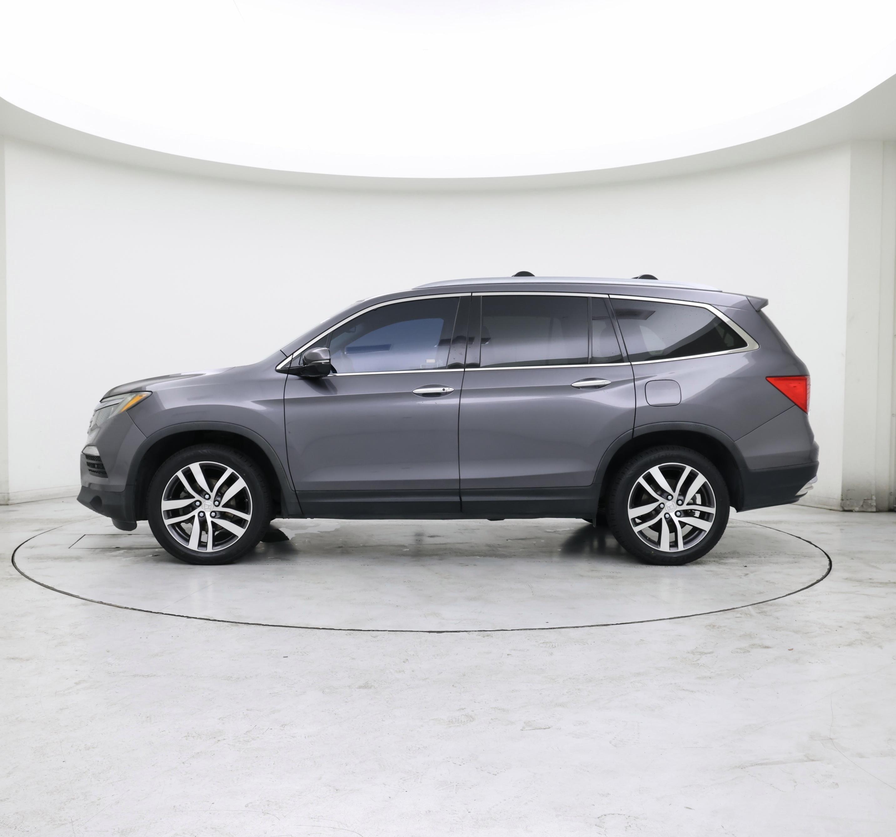 Thumbnail: 2017 Honda Pilot - 3