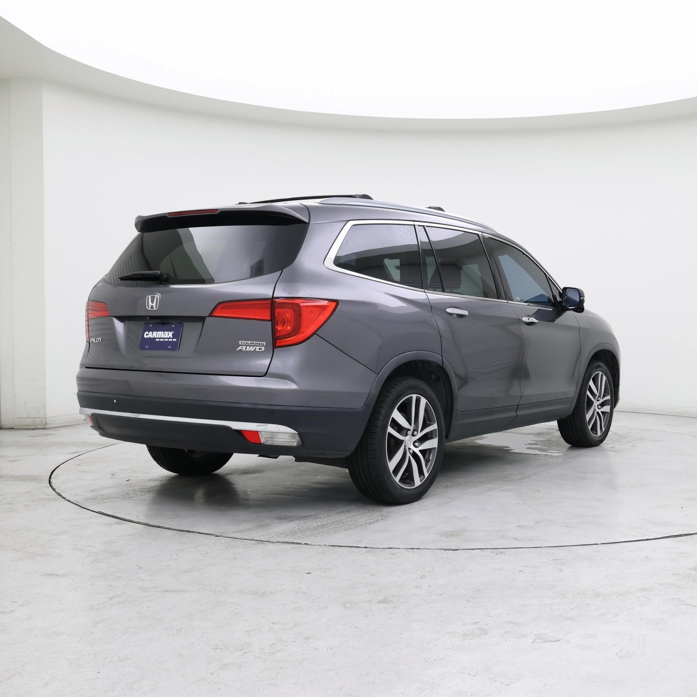 Thumbnail: 2017 Honda Pilot - 8