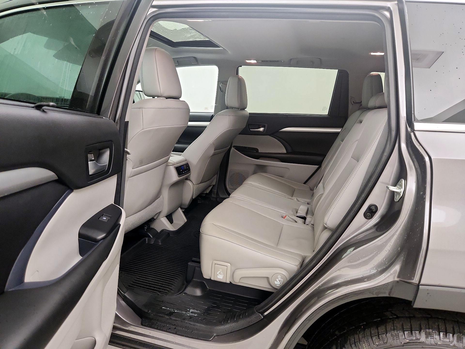 Thumbnail: 2018 Toyota Highlander - 20