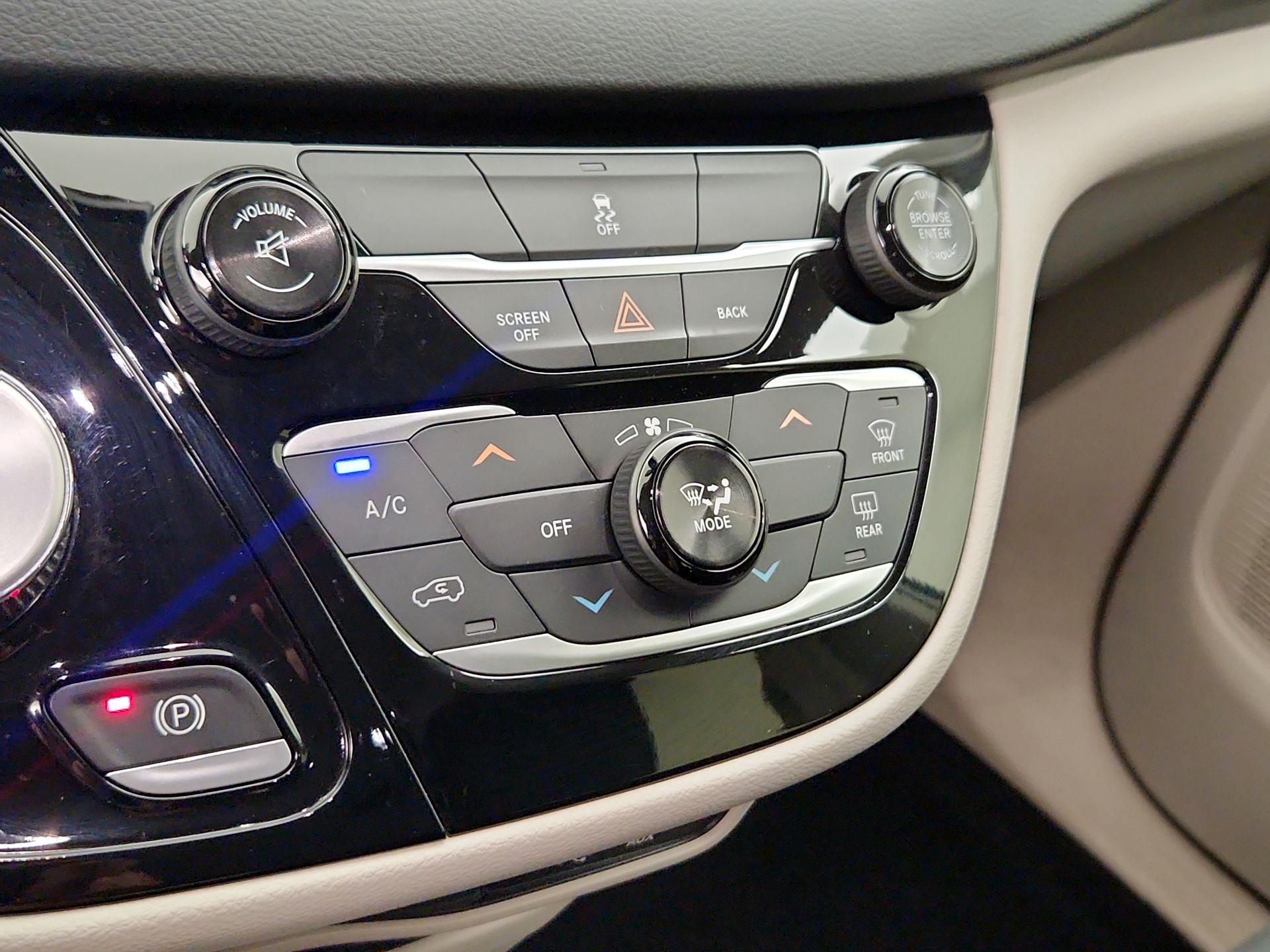 Thumbnail: 2017 Chrysler Pacifica - 16