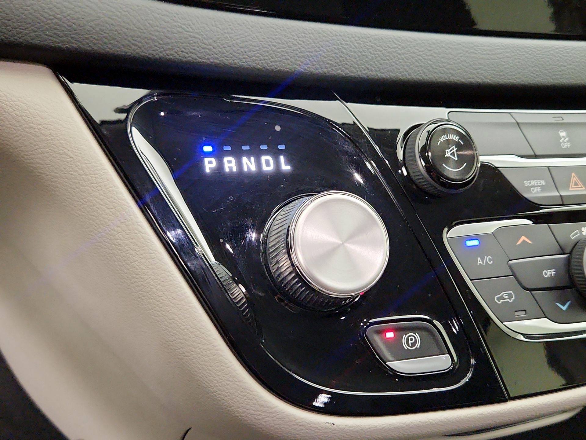 Thumbnail: 2017 Chrysler Pacifica - 17