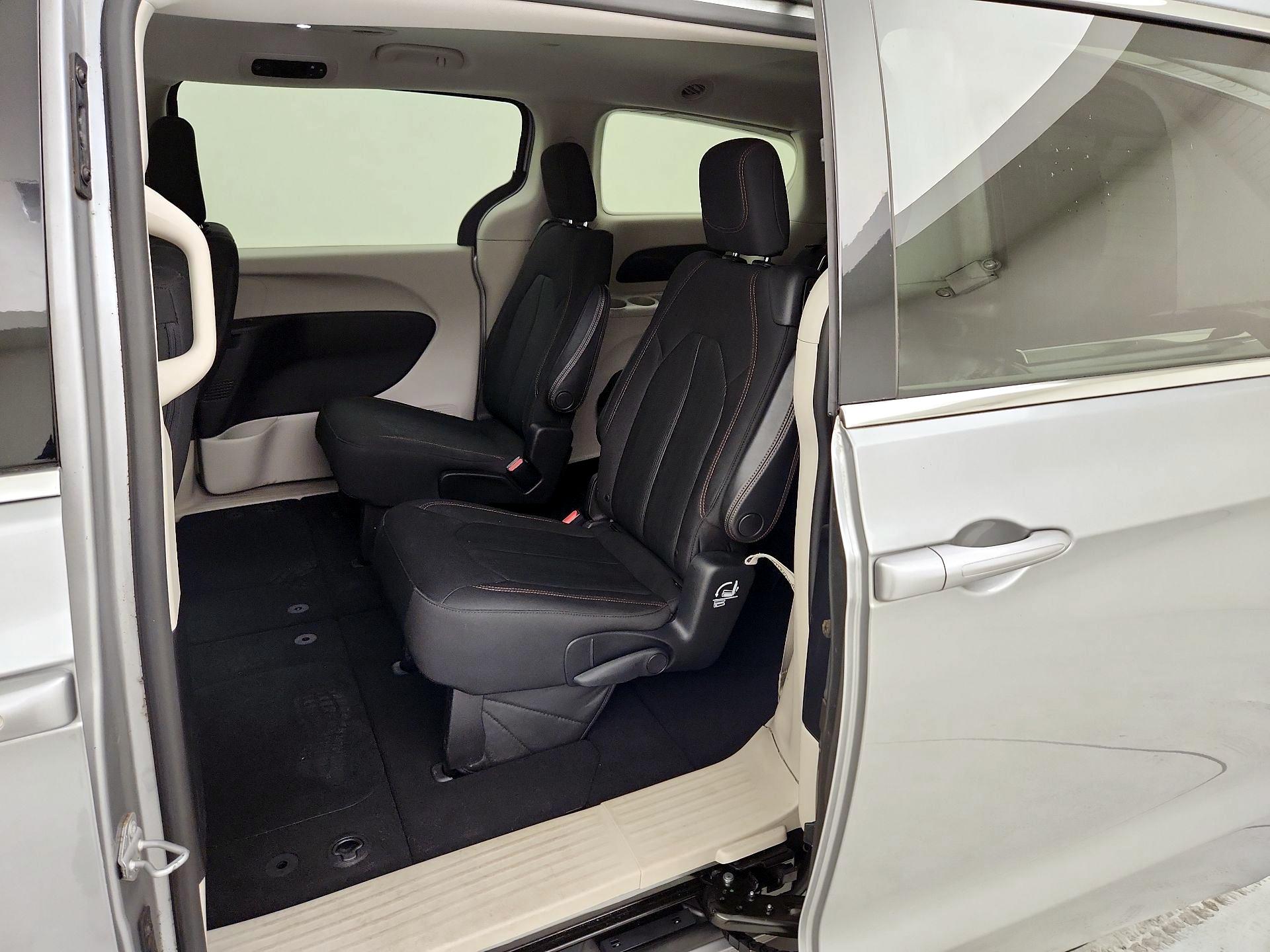 Thumbnail: 2017 Chrysler Pacifica - 19