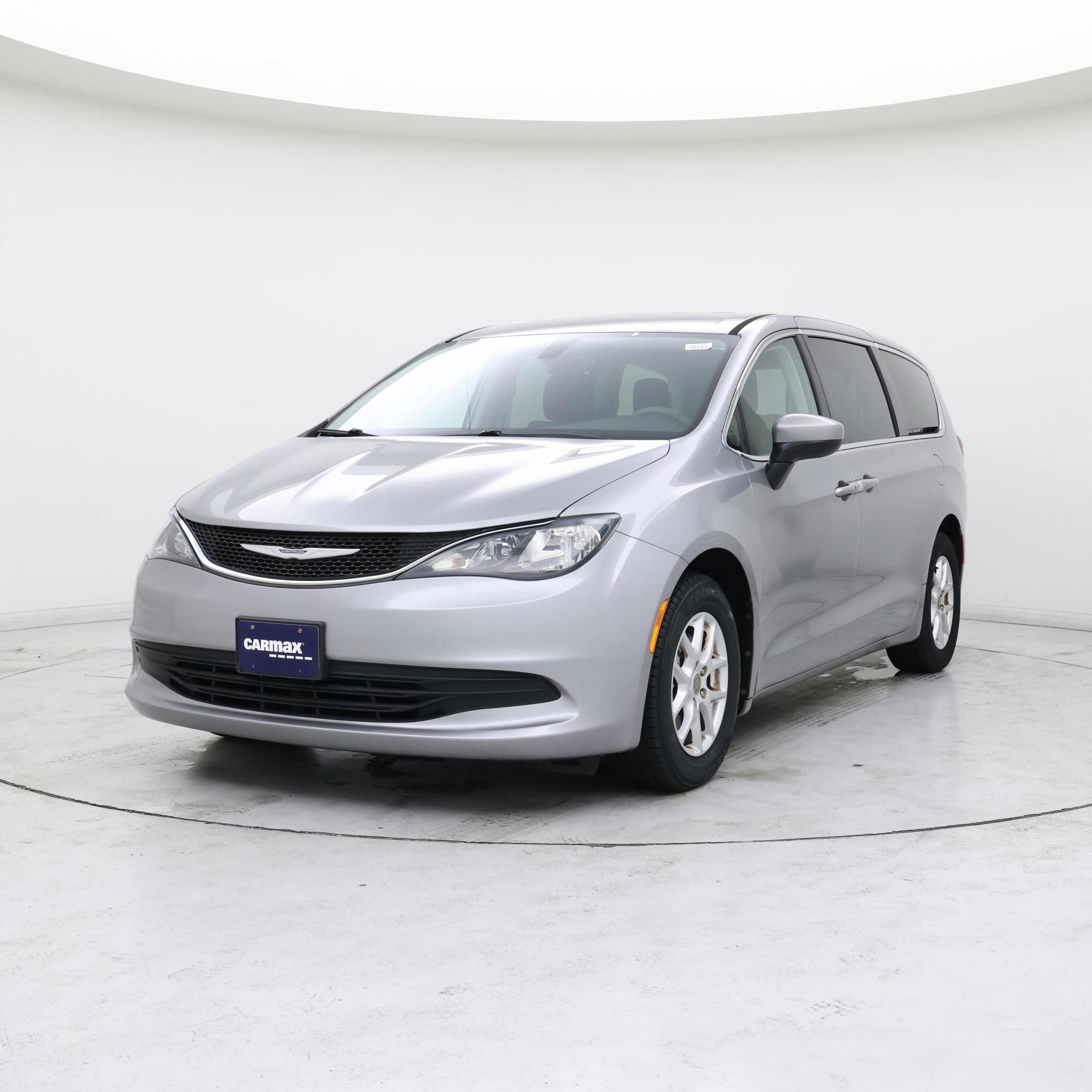Thumbnail: 2017 Chrysler Pacifica - 4