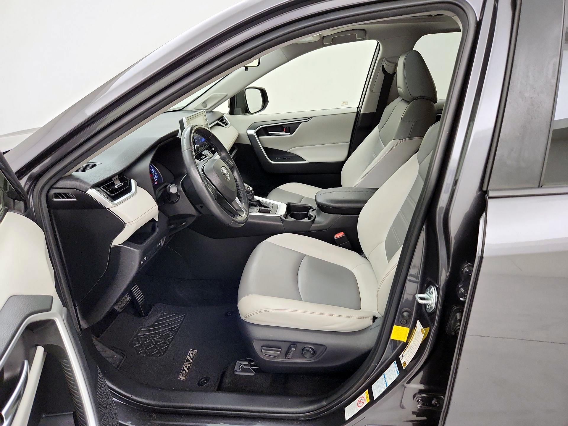 Thumbnail: 2019 Toyota RAV4 - 11