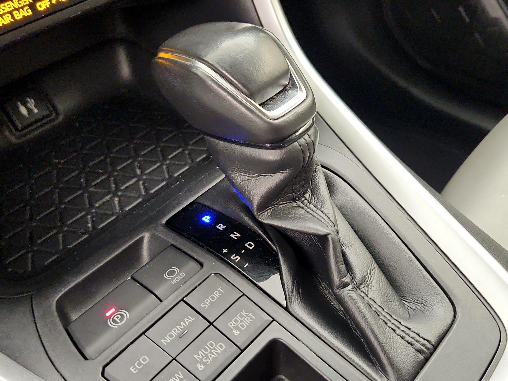 Thumbnail: 2019 Toyota RAV4 - 17