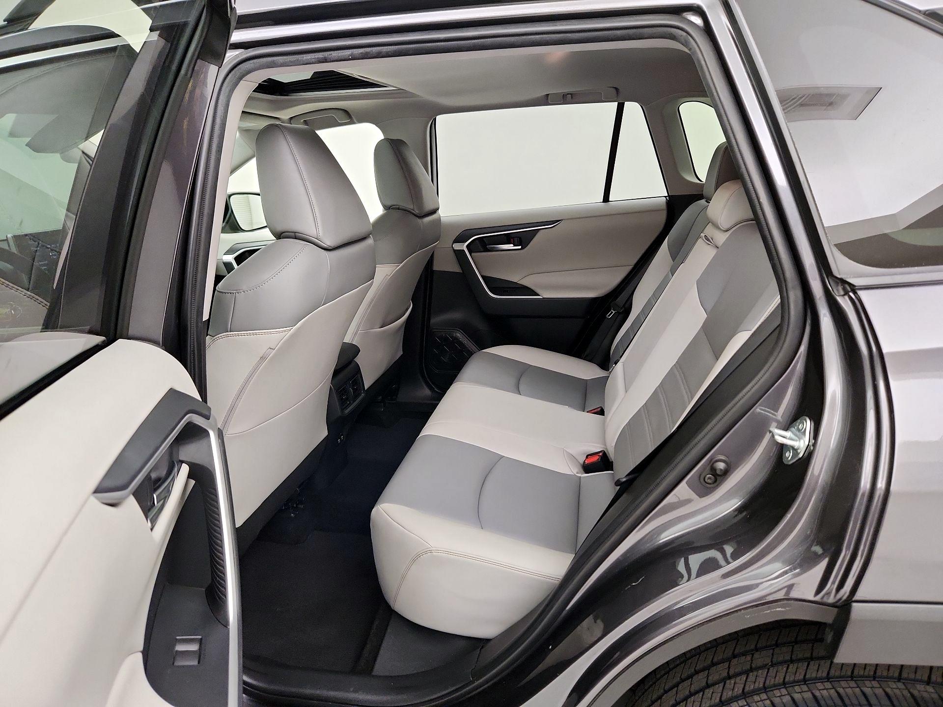 Thumbnail: 2019 Toyota RAV4 - 20