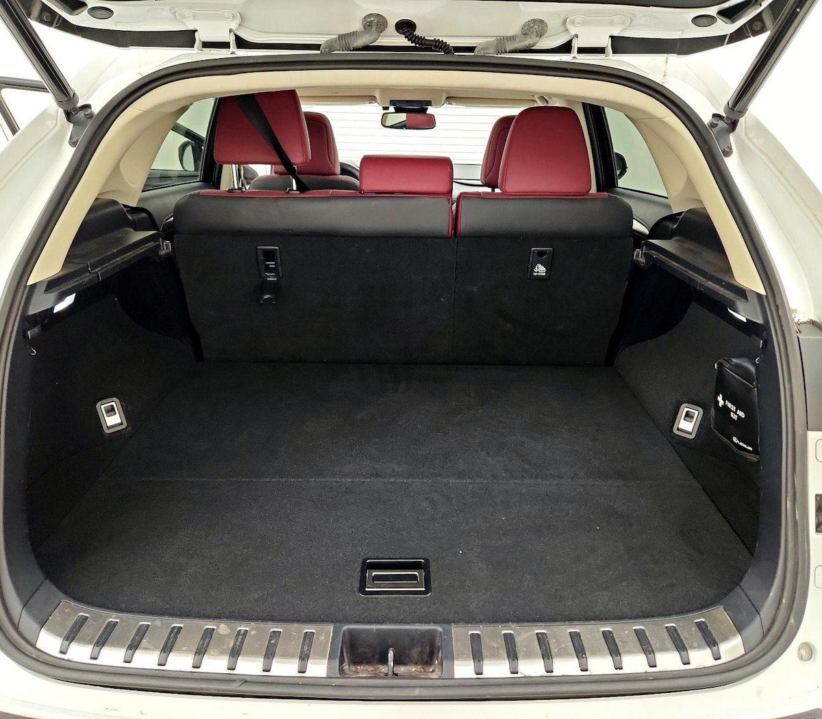 Trunk/Cargo (Seats Up)
