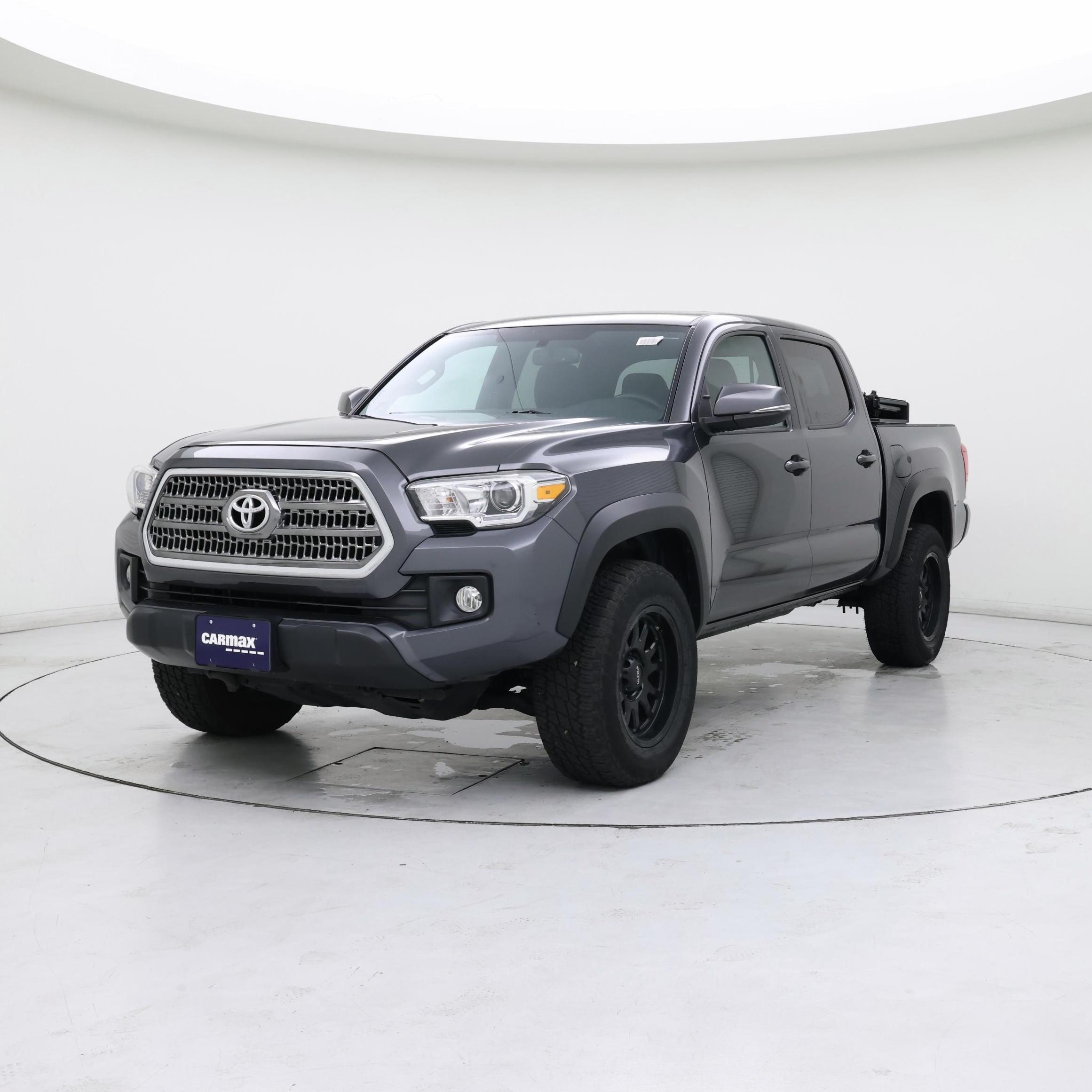 Thumbnail: 2017 Toyota Tacoma - 4